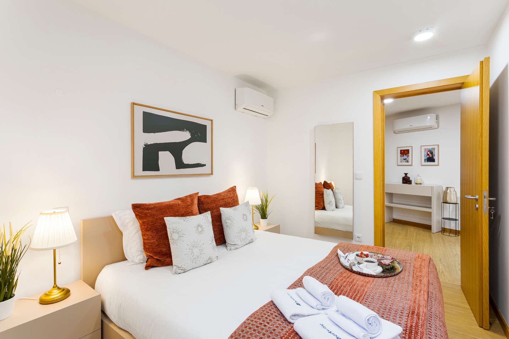 Modern & Central Flat w/ Garage by HostWise 5 Host Wise Booking