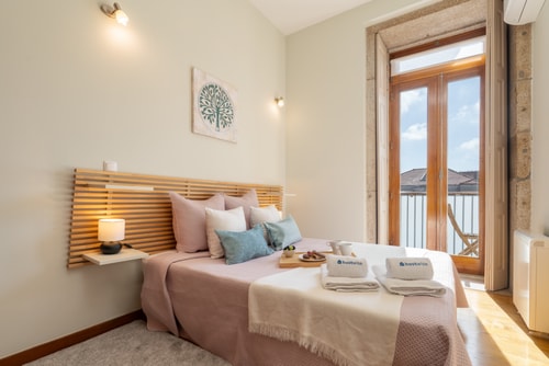 HostWise - Stylish Flat w/ Balcony Host Wise Booking