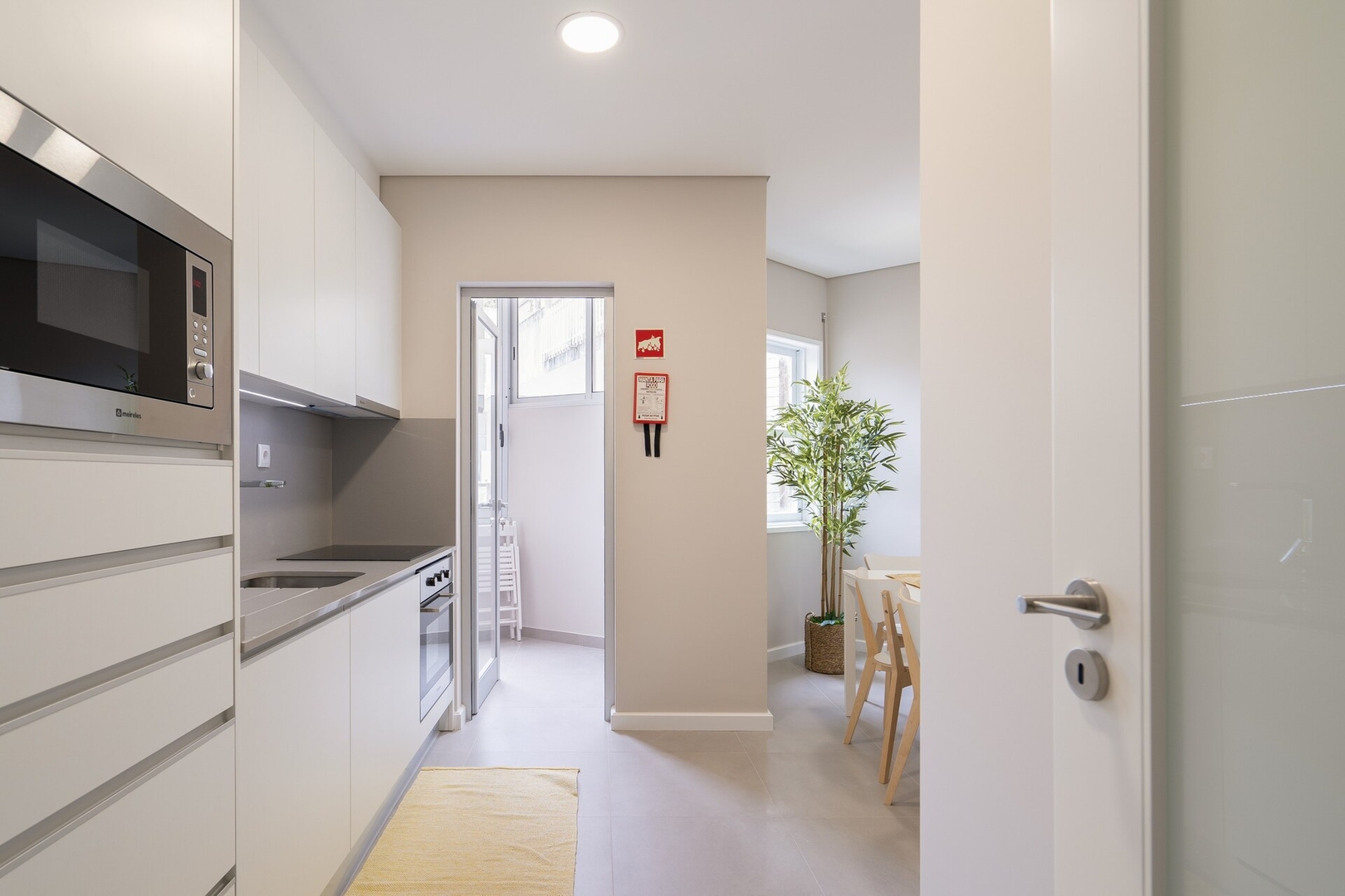 HostWise - Deluxe Bright Flat w/ Netflix 51 Host Wise Booking