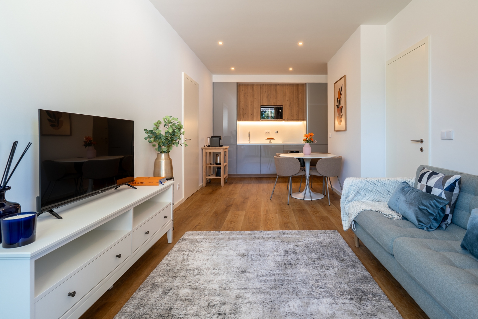 Sleek & Modern Flat w/ Private Garage by HostWise 18 Host Wise Booking