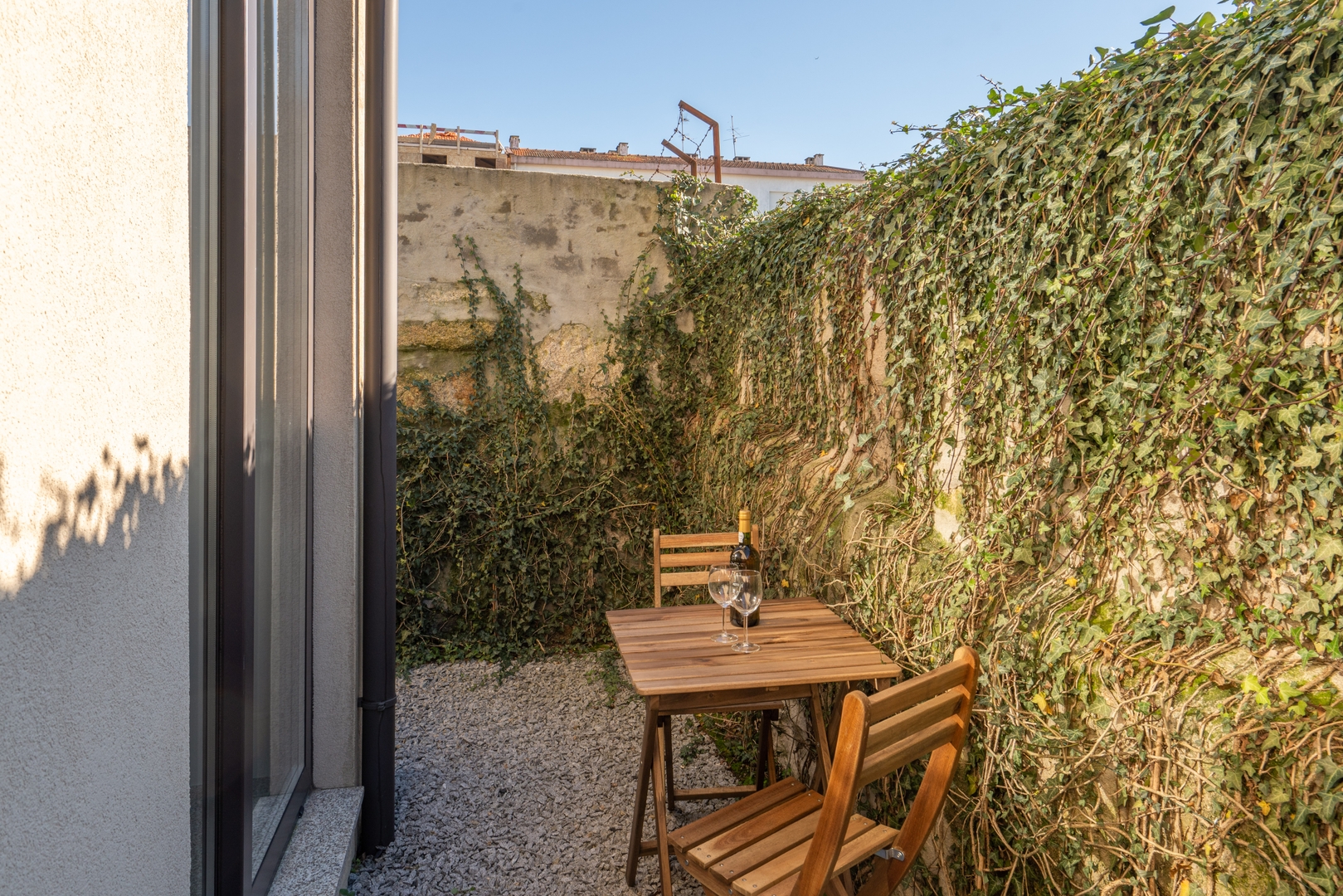 HostWise - Studios with Patio & Kitchenette 14 Host Wise Booking