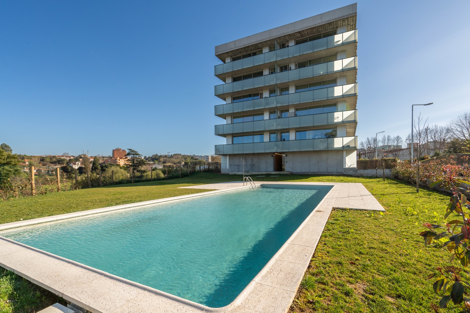 HostWise - Modern Flat w/ Balcony, Garage & Pool 37 Host Wise Booking