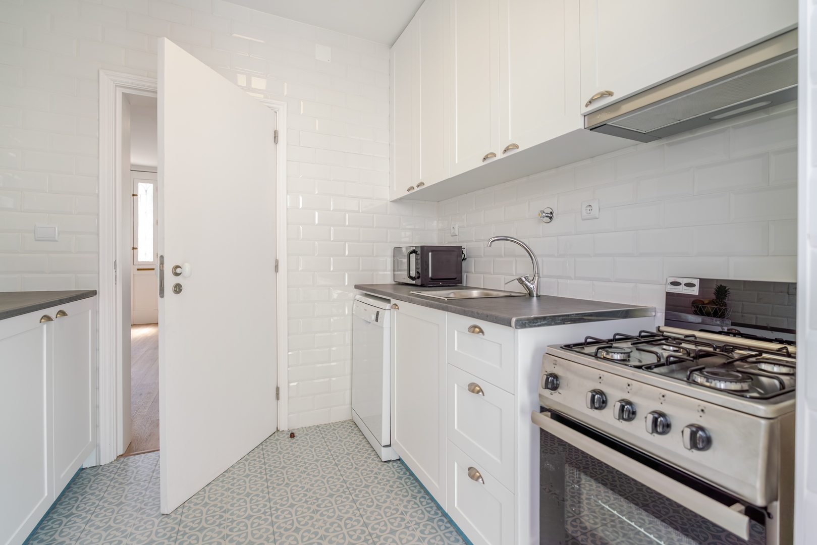 Multiple Houses w/ Terrace Near Metro by HostWise 28 Host Wise Booking