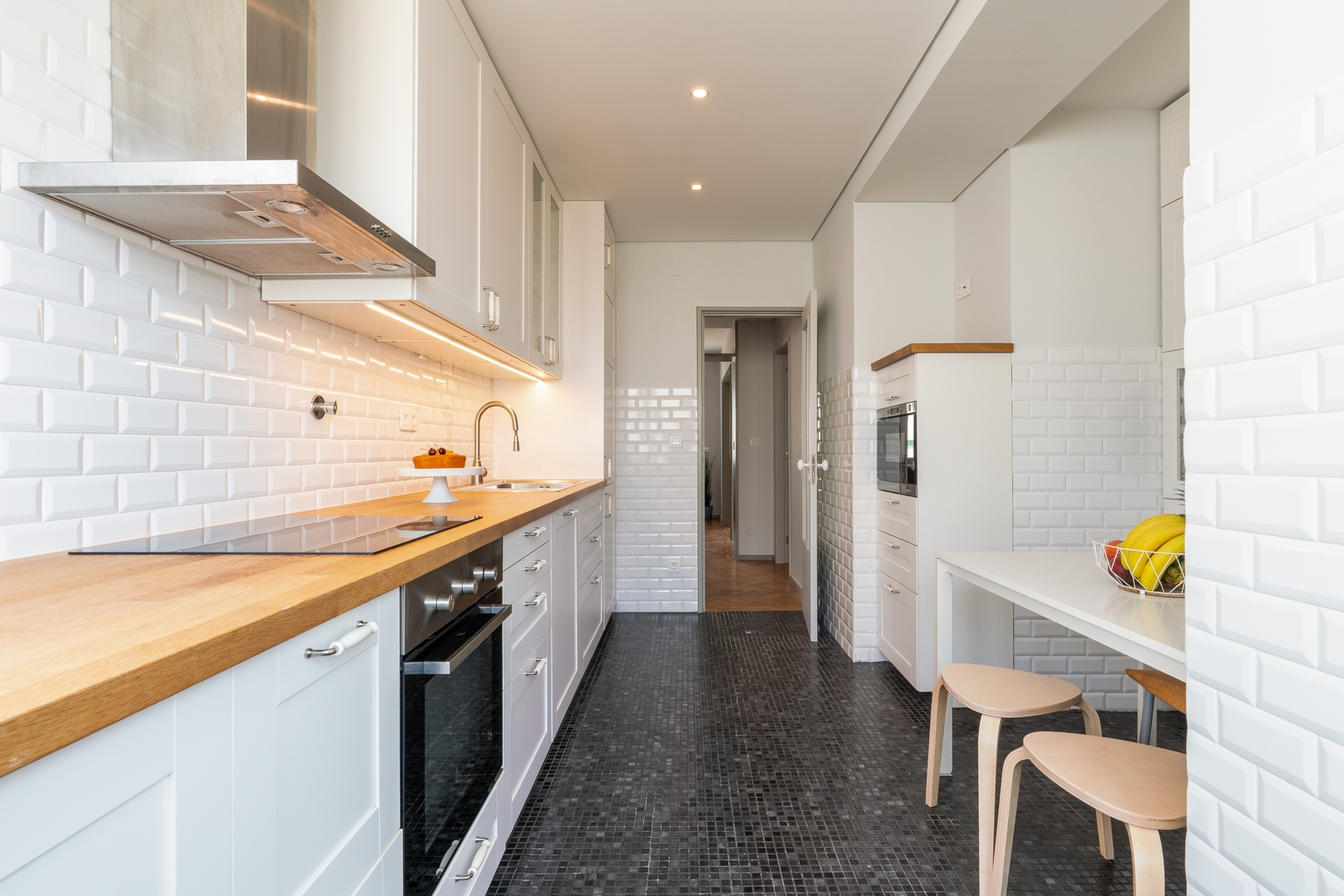 HostWise - Bright & Spacious Flat w/ Garage 29 Host Wise Booking