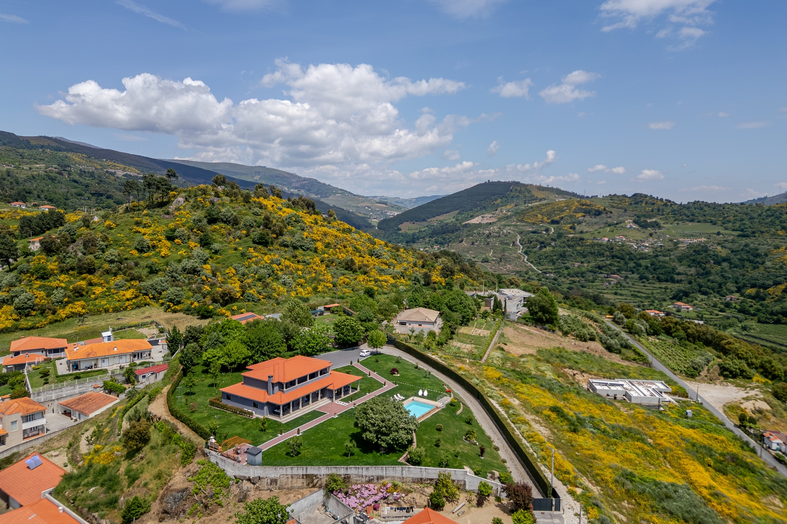 HostWise - 10BR Douro Villa with Pool 5 Host Wise Booking