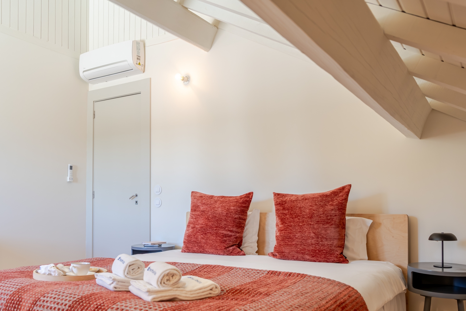 Studios & Spacious T4 with Garden by HostWise 63 Host Wise Booking