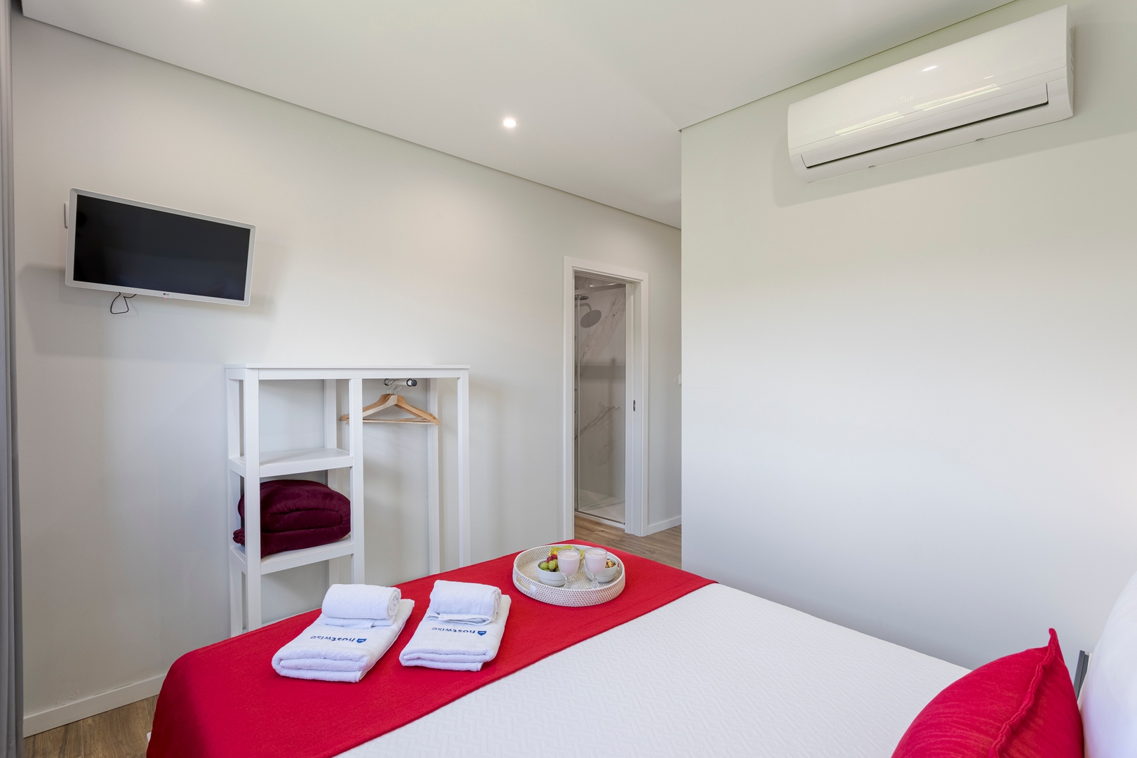 HostWise - 10BR Douro Villa with Pool 54 Host Wise Booking