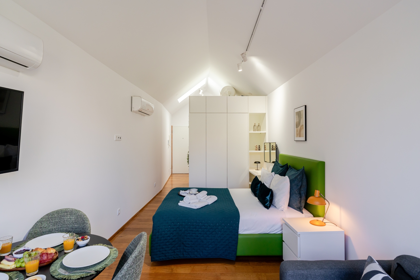 Modern & Cozy Studio by HostWise 8 Host Wise Booking