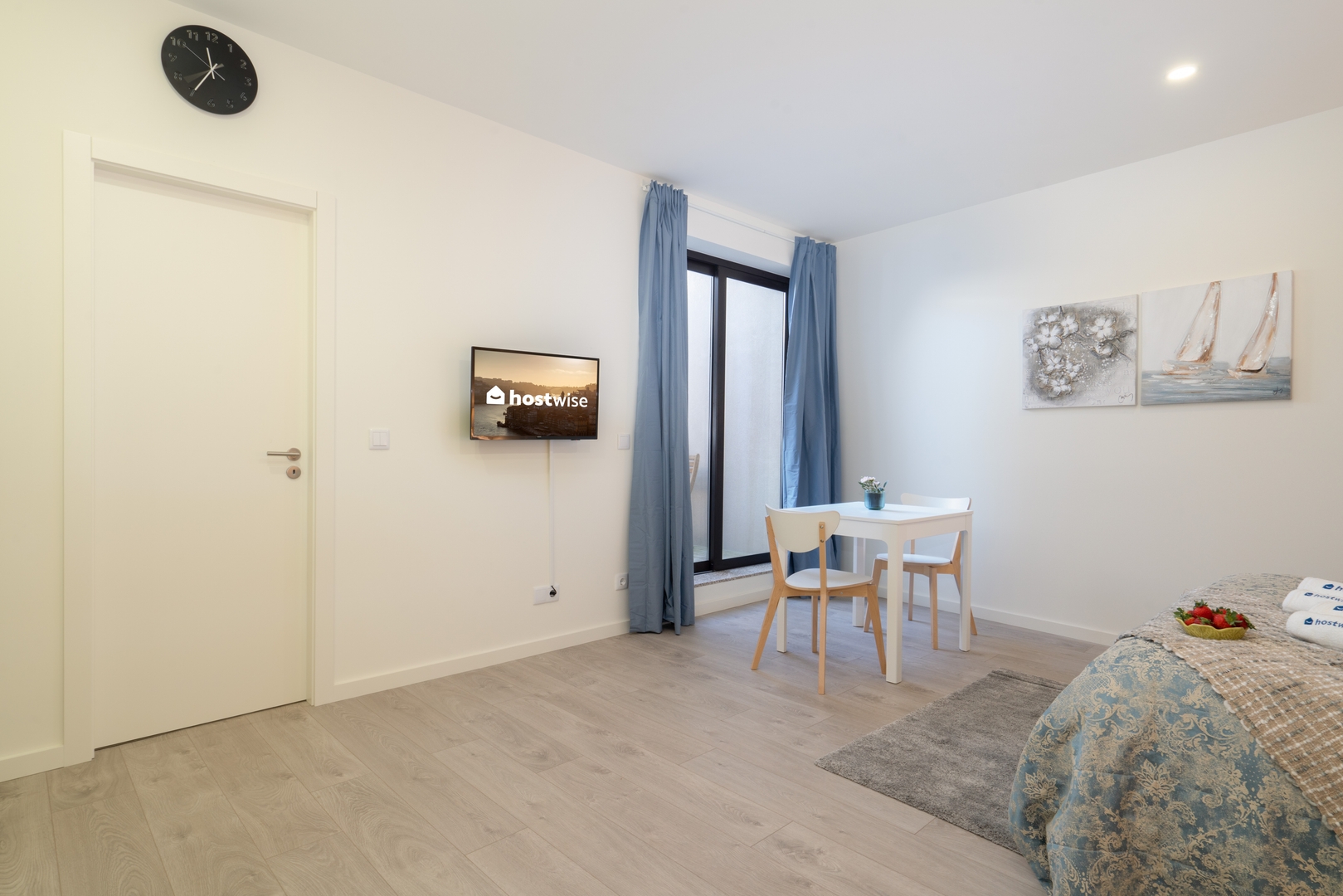 Bright Studios with Patios in Porto by HostWise 9 Host Wise Booking