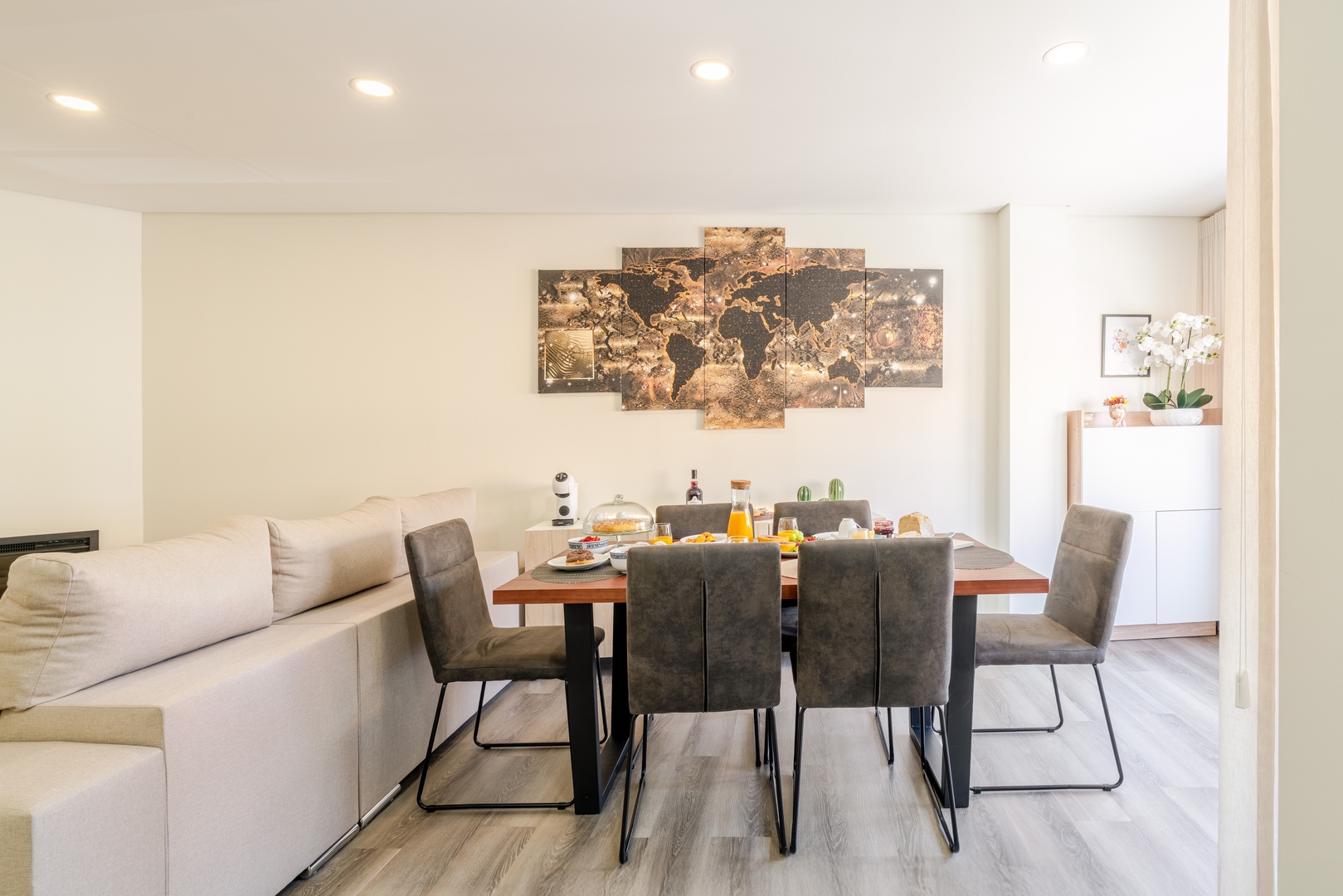 Spacious & Stylish Flat with Garage by HostWise 15 Host Wise Booking