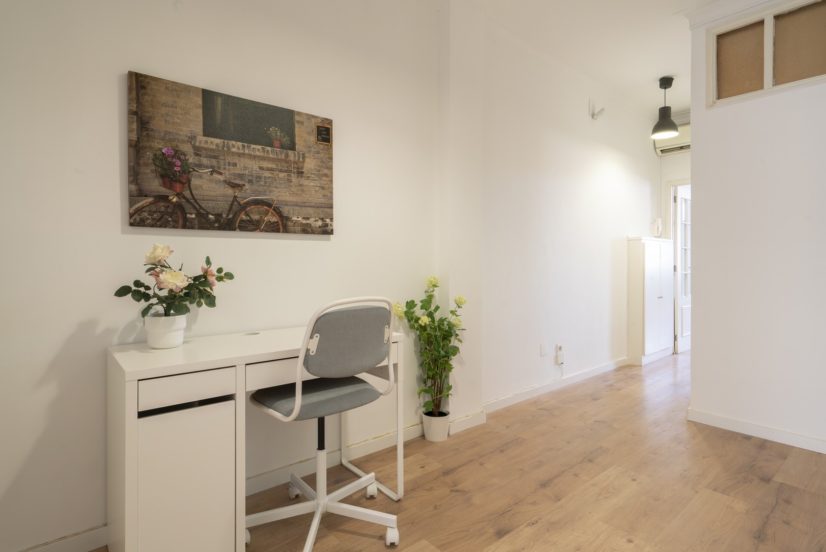 Host Wise - Comfy Minimalist Flat 4 Host Wise Booking