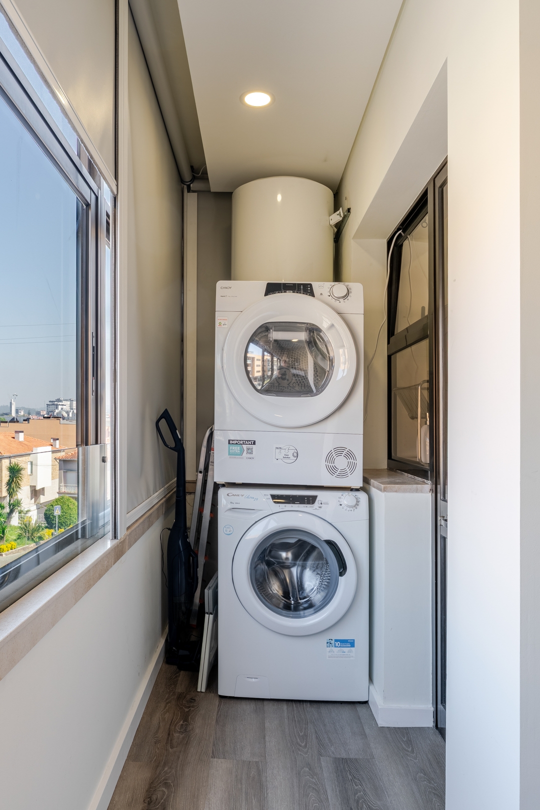 Spacious & Stylish Flat with Garage by HostWise 20 Host Wise Booking