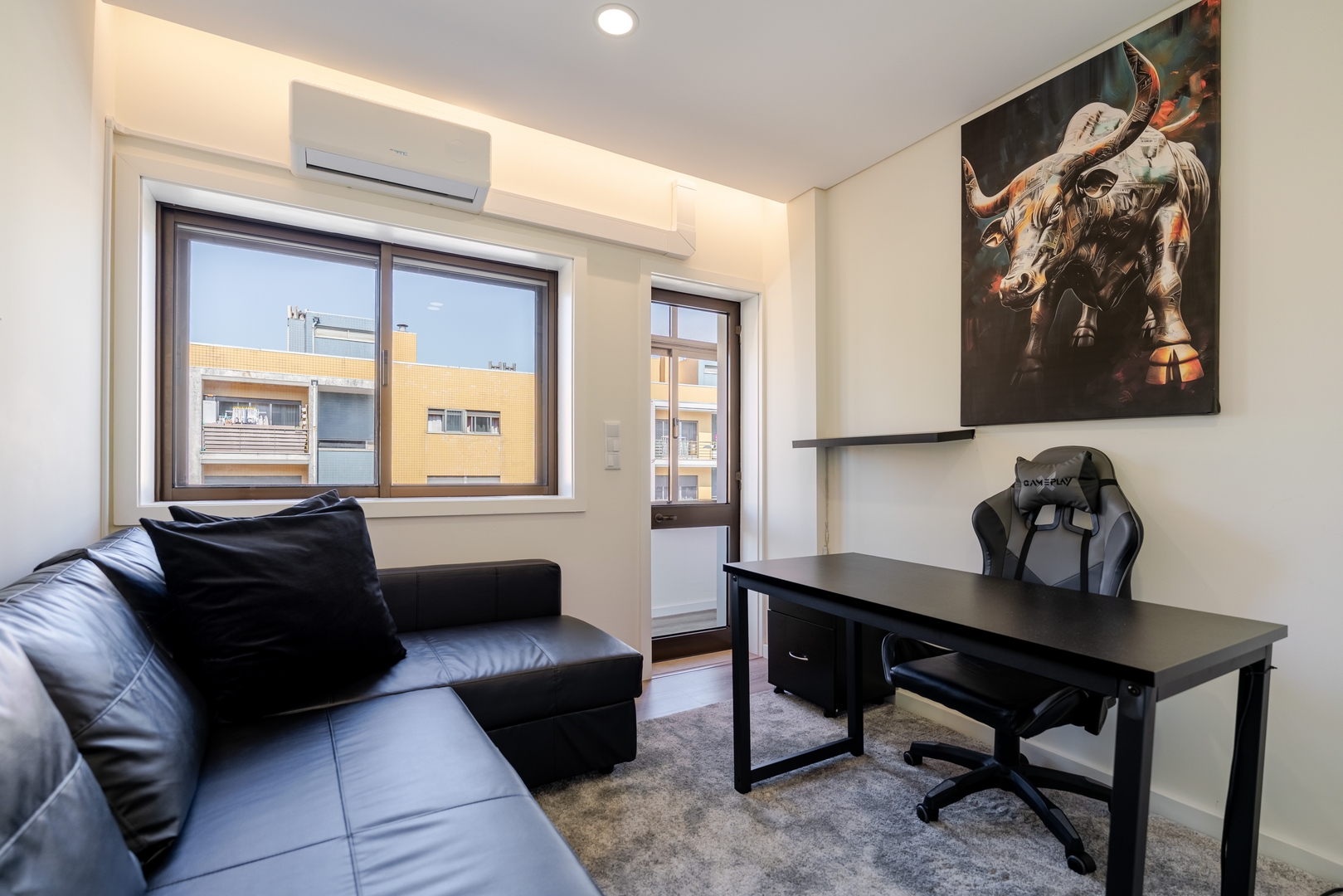 Spacious & Stylish Flat with Garage by HostWise 3 Host Wise Booking