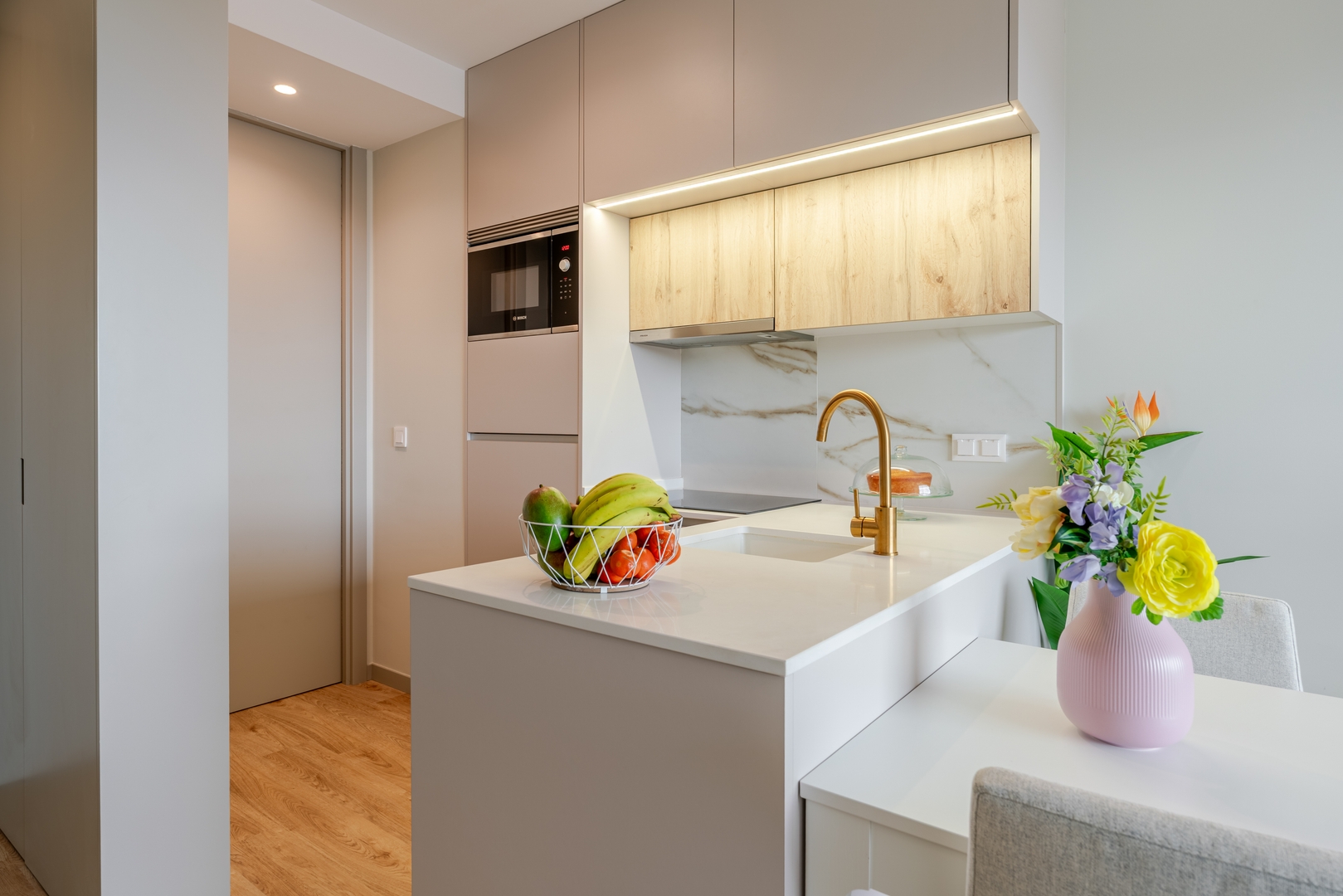 HostWise - Modern Studio with Rooftop Pool 2 Host Wise Booking