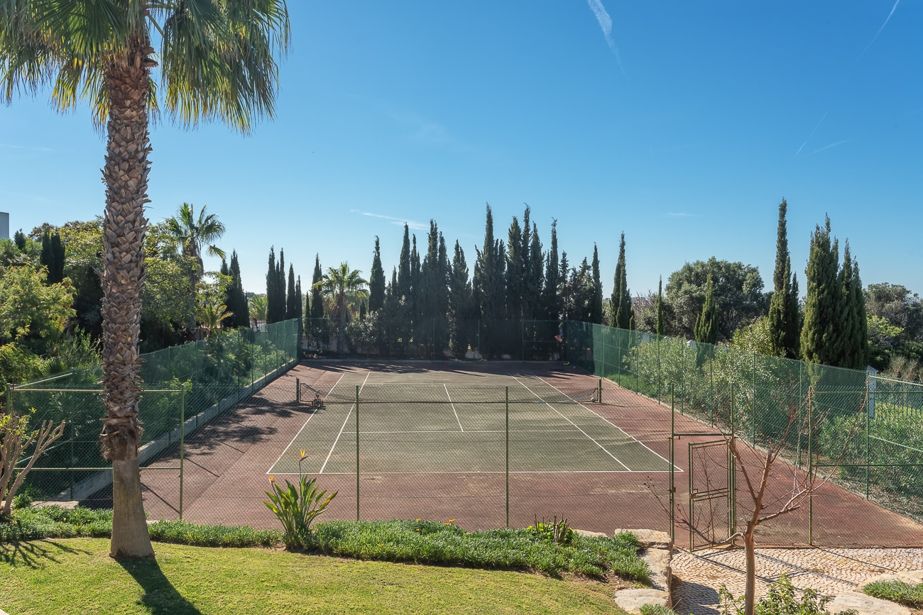 Grand Villa w/ Garden, Pool & Jacuzzi by HostWise 49 Host Wise Booking