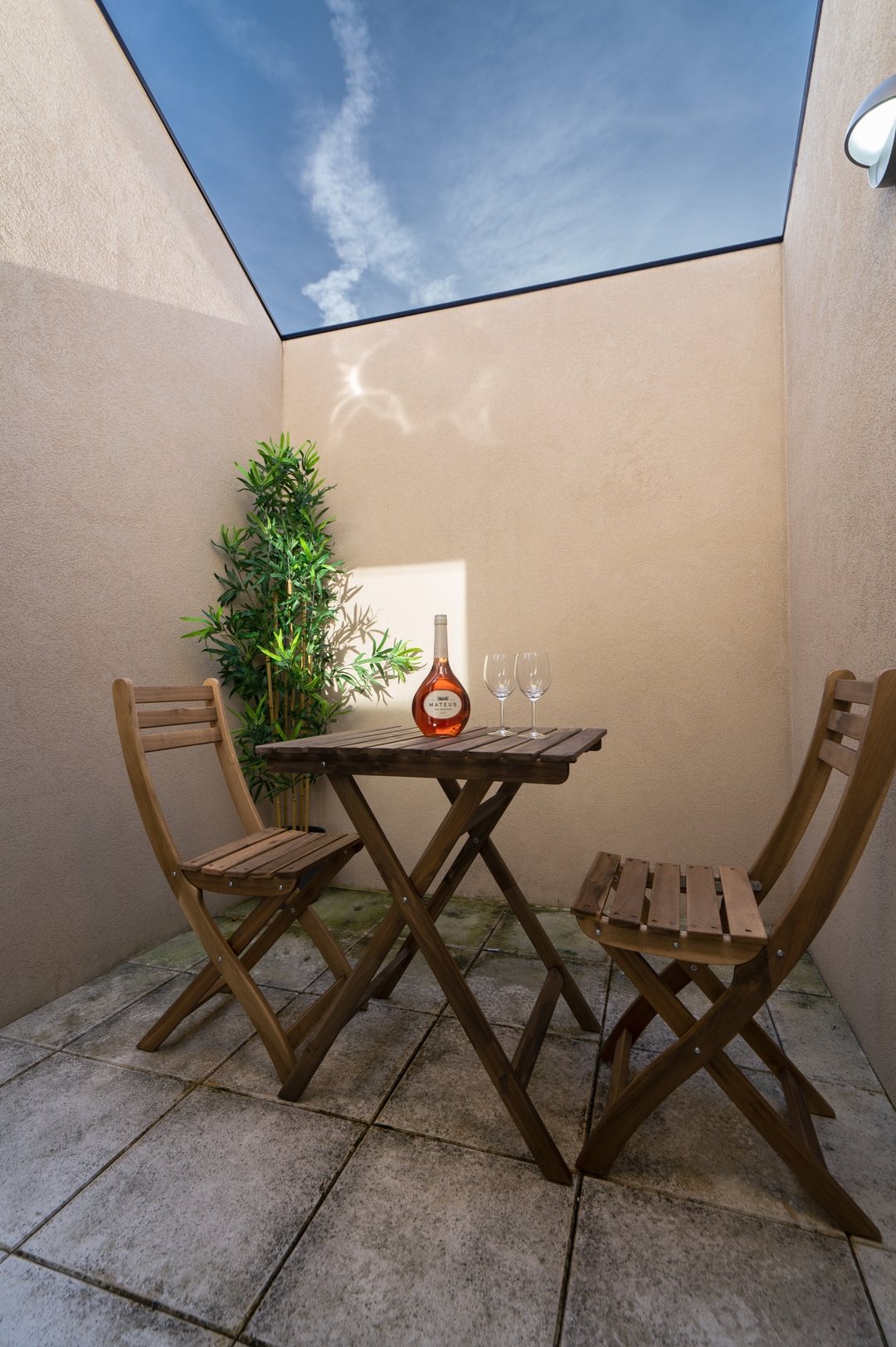 HostWise - Studios with Patio & Kitchenette 32 Host Wise Booking