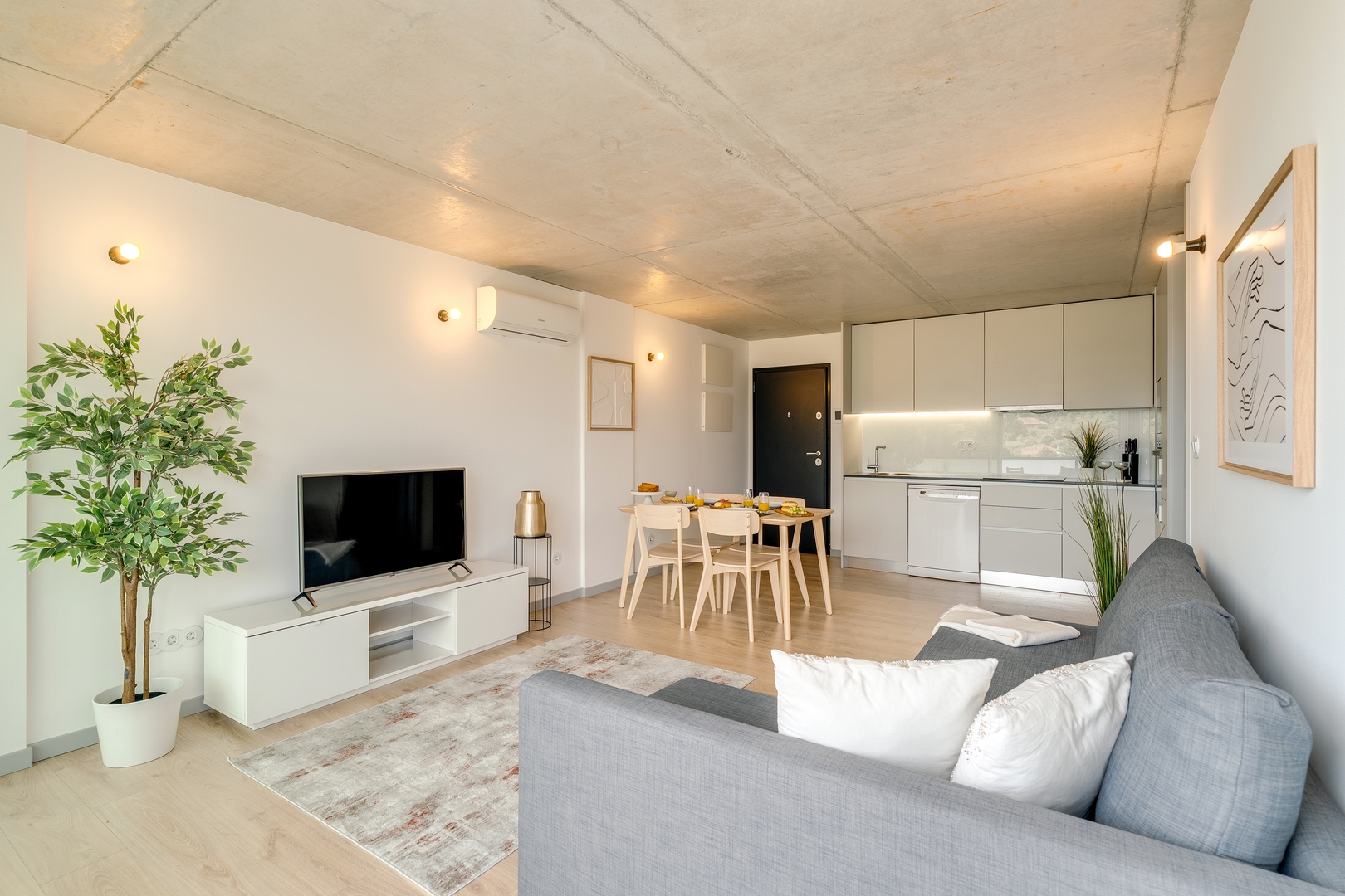 Premium Flat w/ Balcony, Pool & Garage by HostWise 26 Host Wise Booking