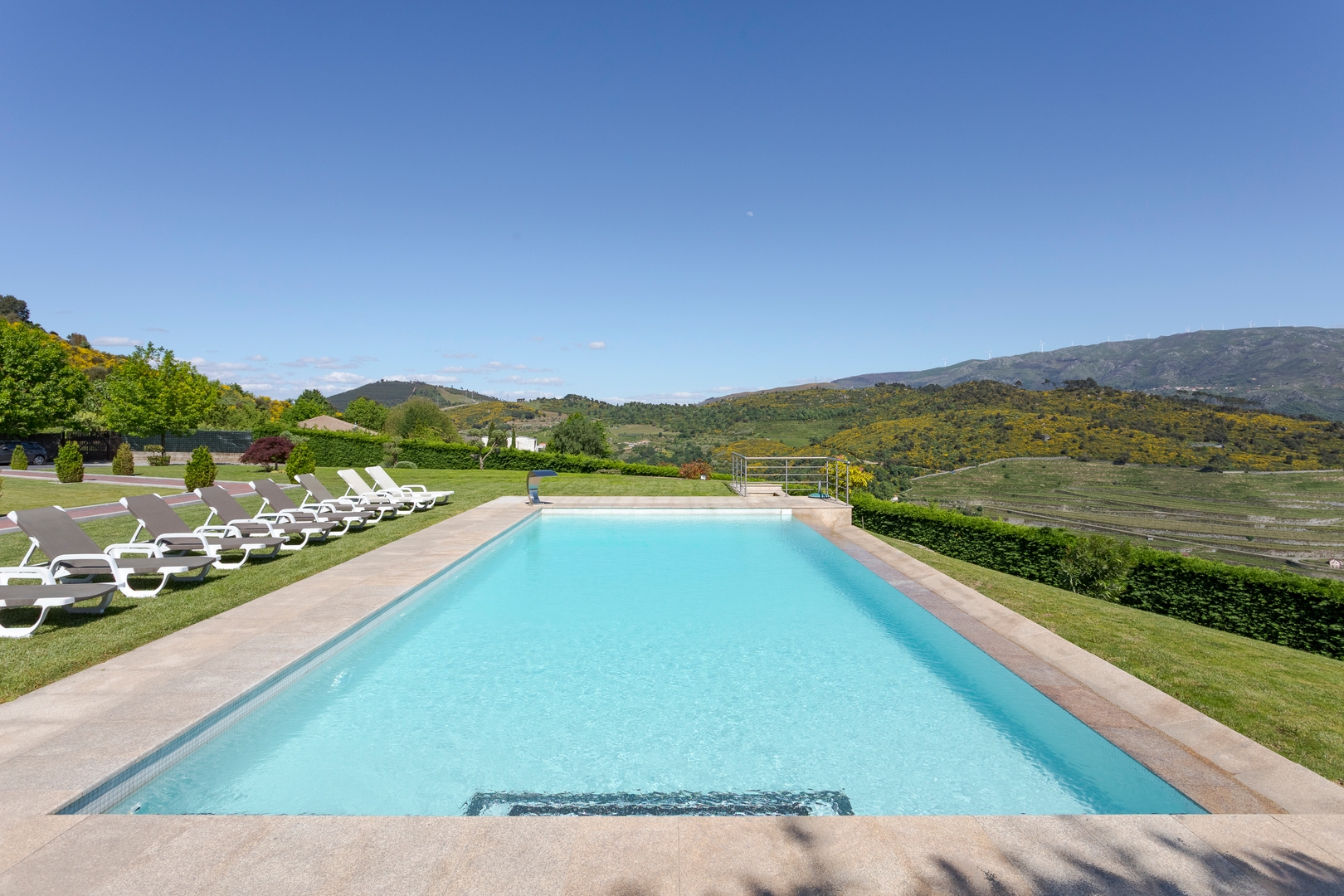 HostWise – Douro View Villa w/ 10 Suites & Pool 17 Host Wise Booking
