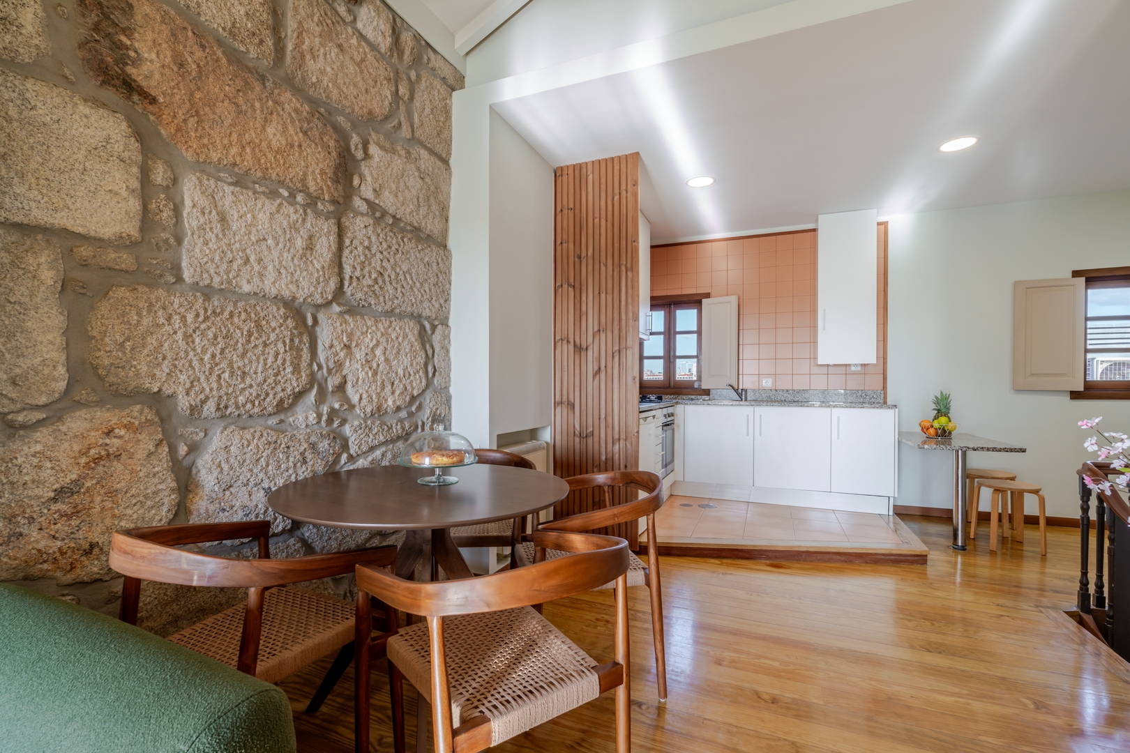 HostWise - Bright & Airy Flat w/ Balcony 23 Host Wise Booking