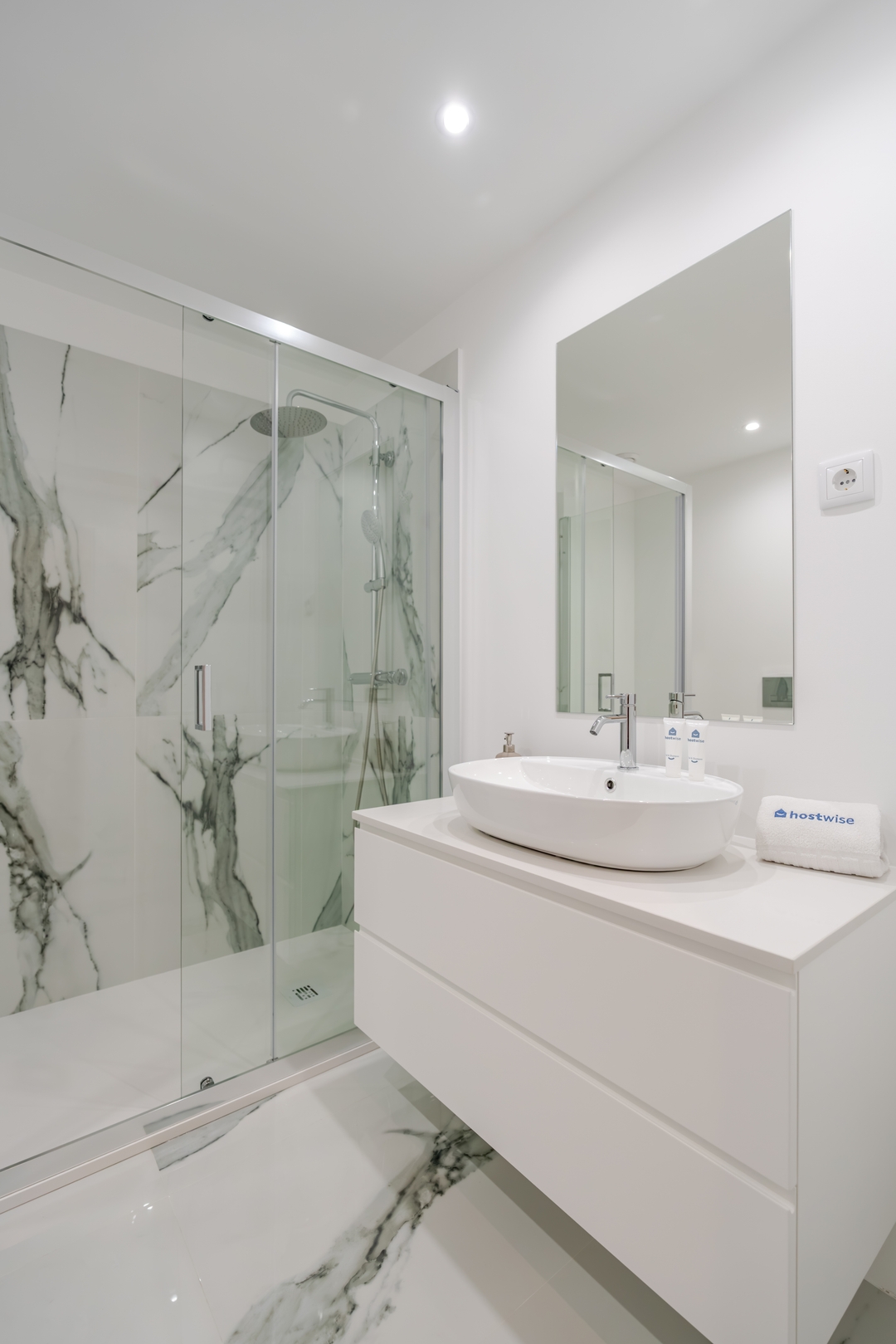 Balcony Studios & Parking in Leça by HostWise 11 Host Wise Booking