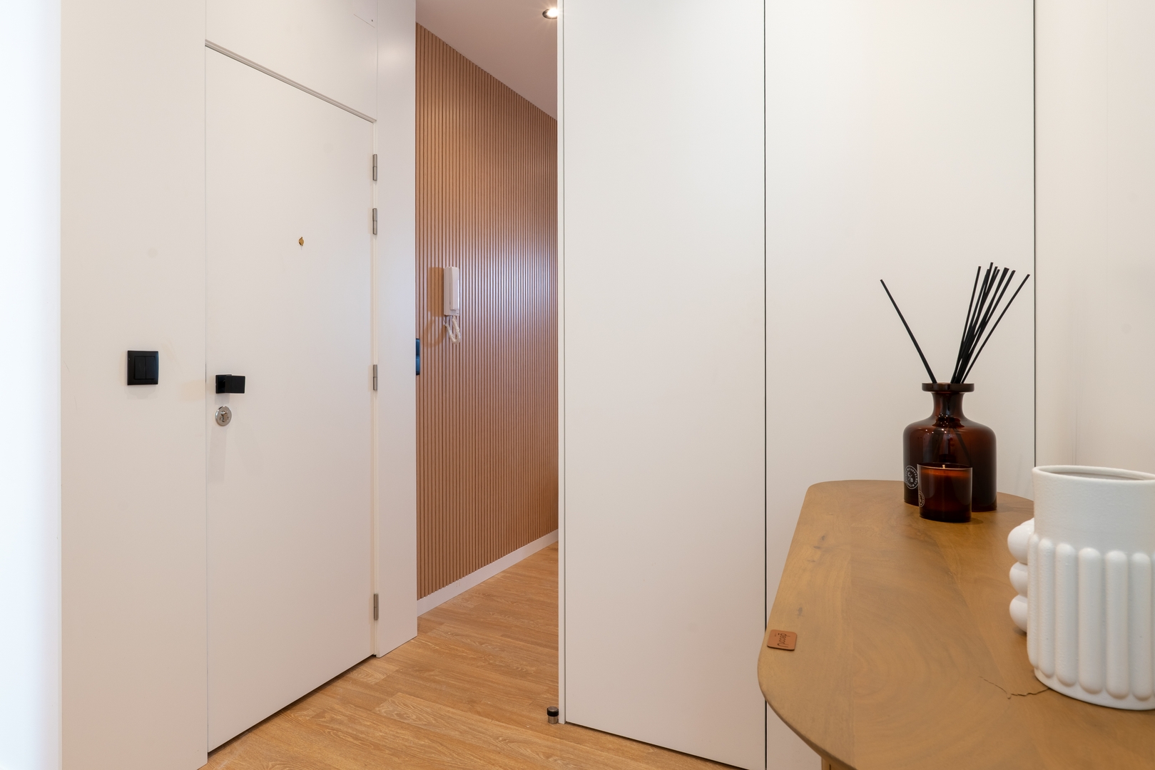 Urban Terrace & Stylish Living Spaces by HostWise 43 Host Wise Booking