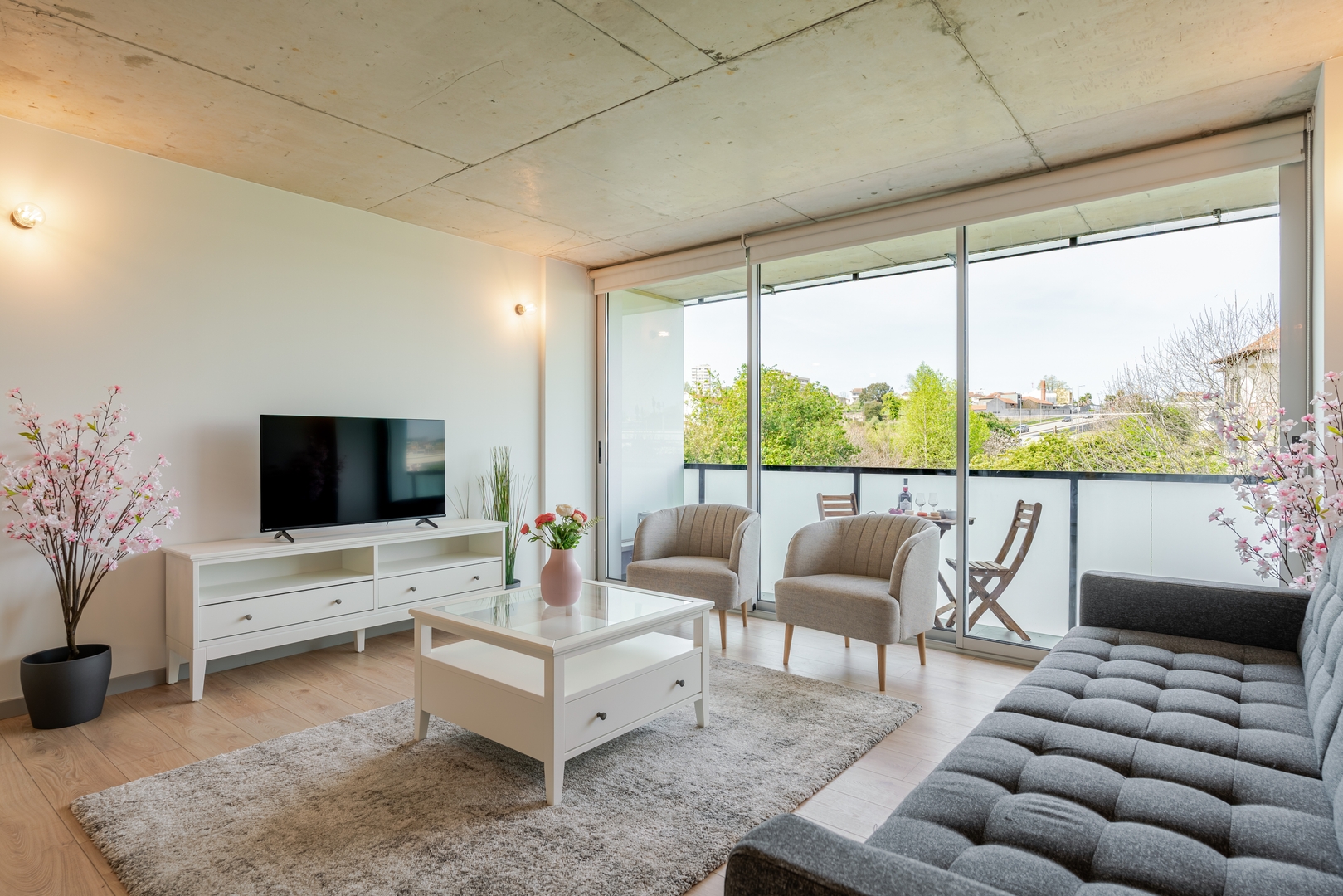 HostWise - Modern Flat w/ Balcony, Garage & Pool 34 Host Wise Booking