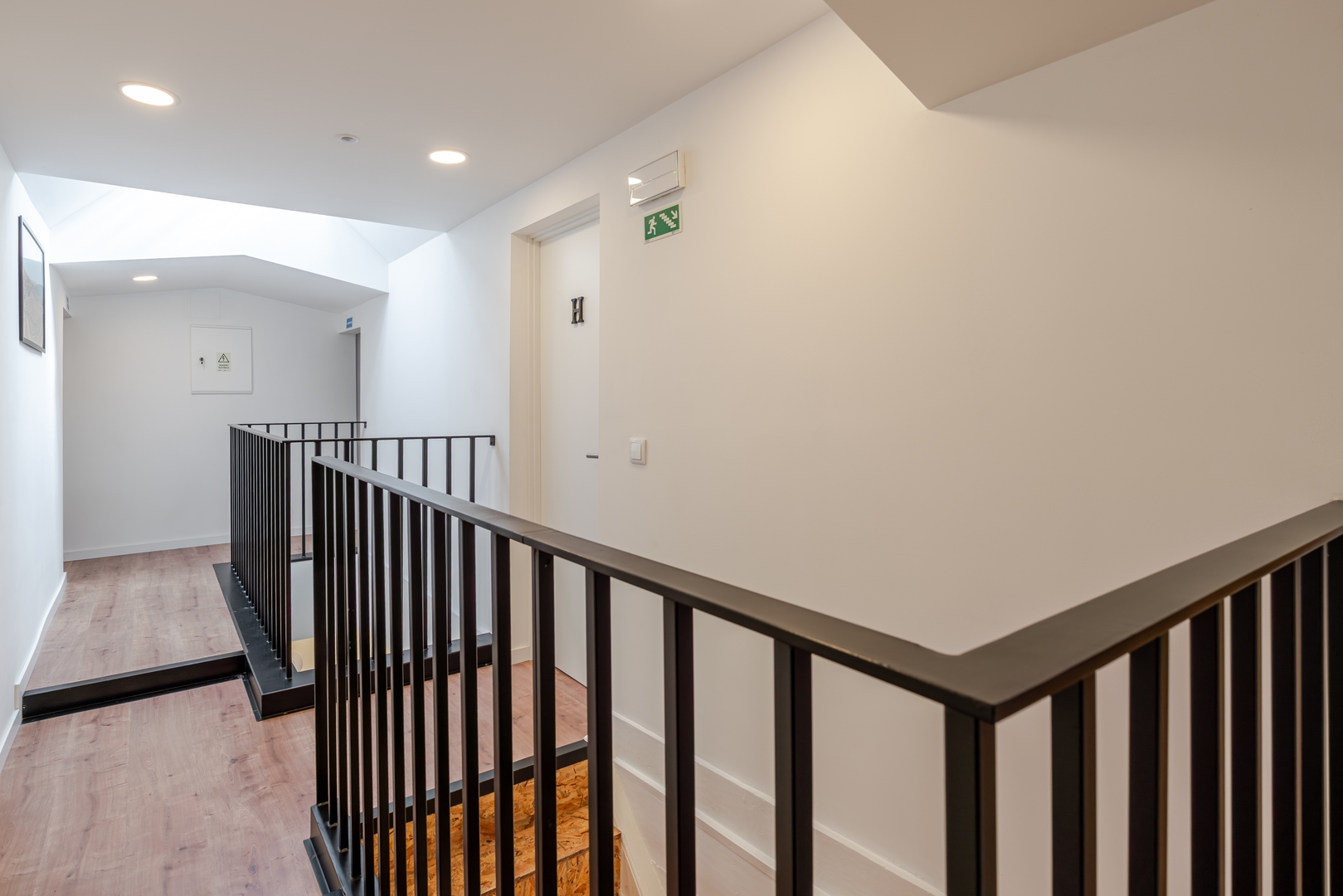 HostWise - Stylish Stone-Walled Flat 24 Host Wise Booking