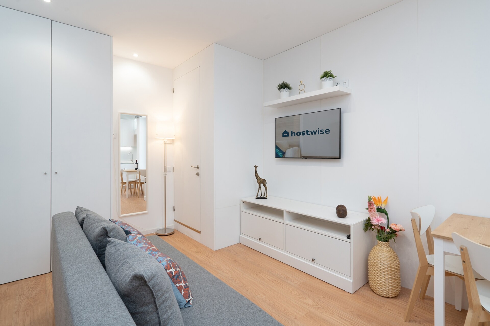 Host Wise - Cozy Bright Studio | Gaia 9 Host Wise Booking