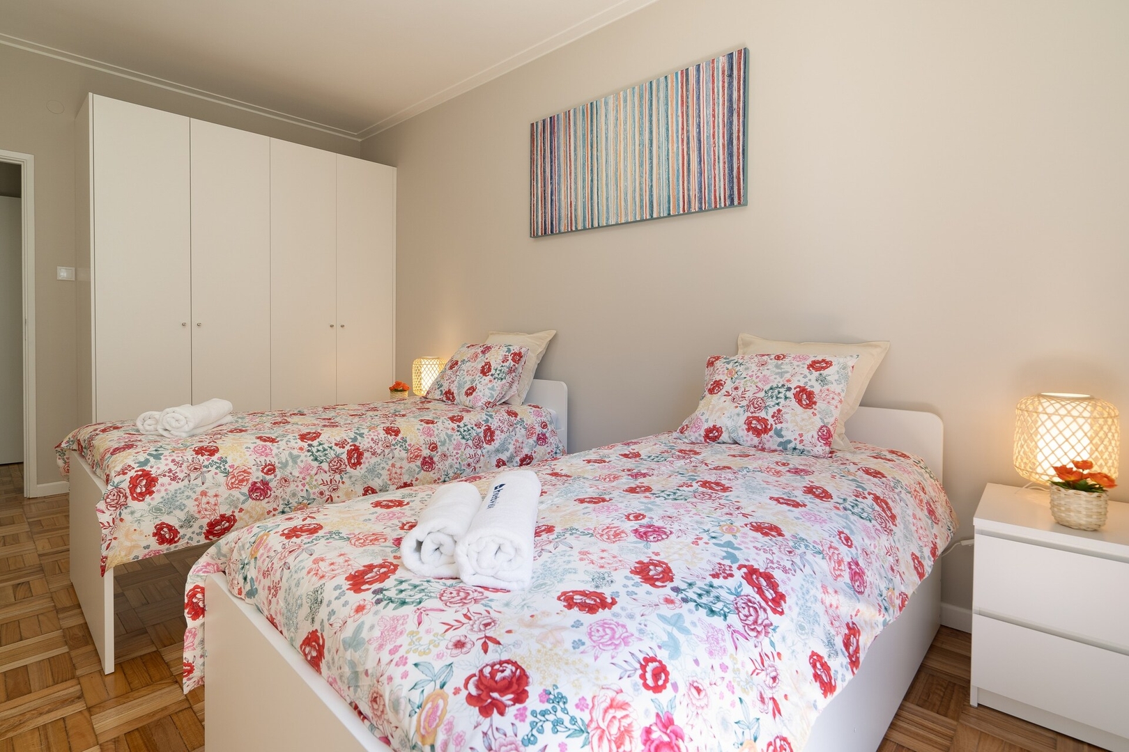 HostWise - Deluxe Bright Flat w/ Netflix 34 Host Wise Booking