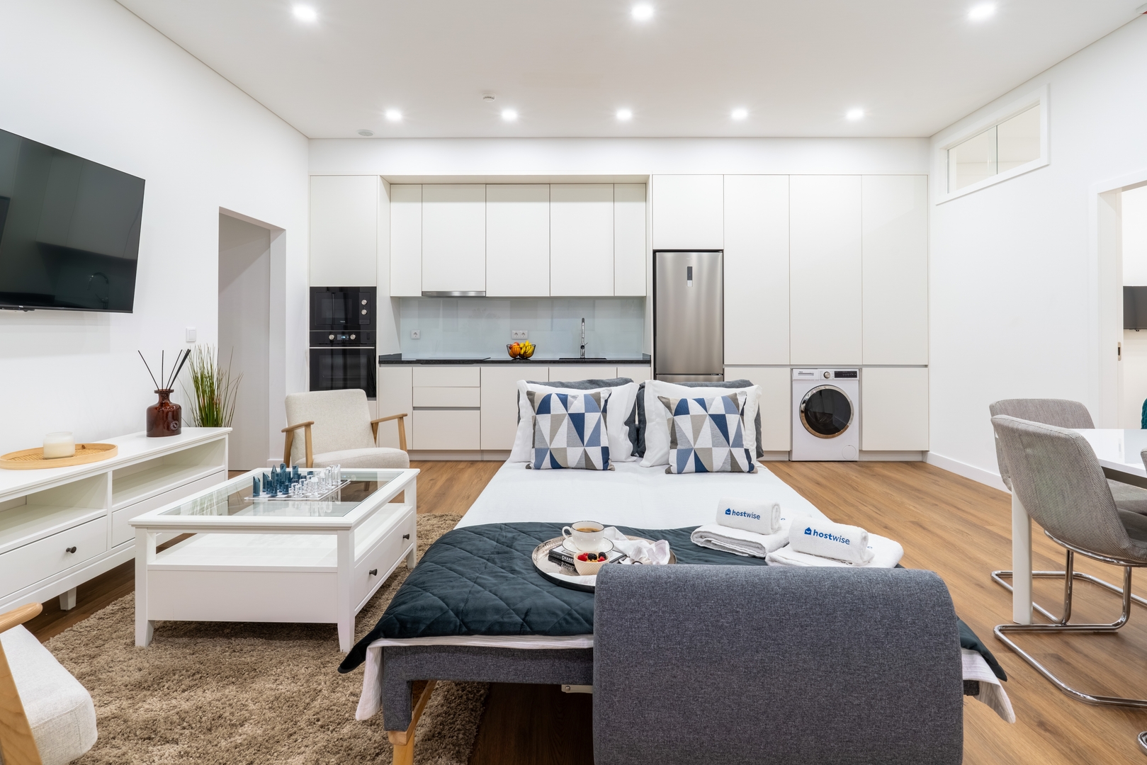 Open-Plan Apartment in Downtown Porto by HostWise 6 Host Wise Booking