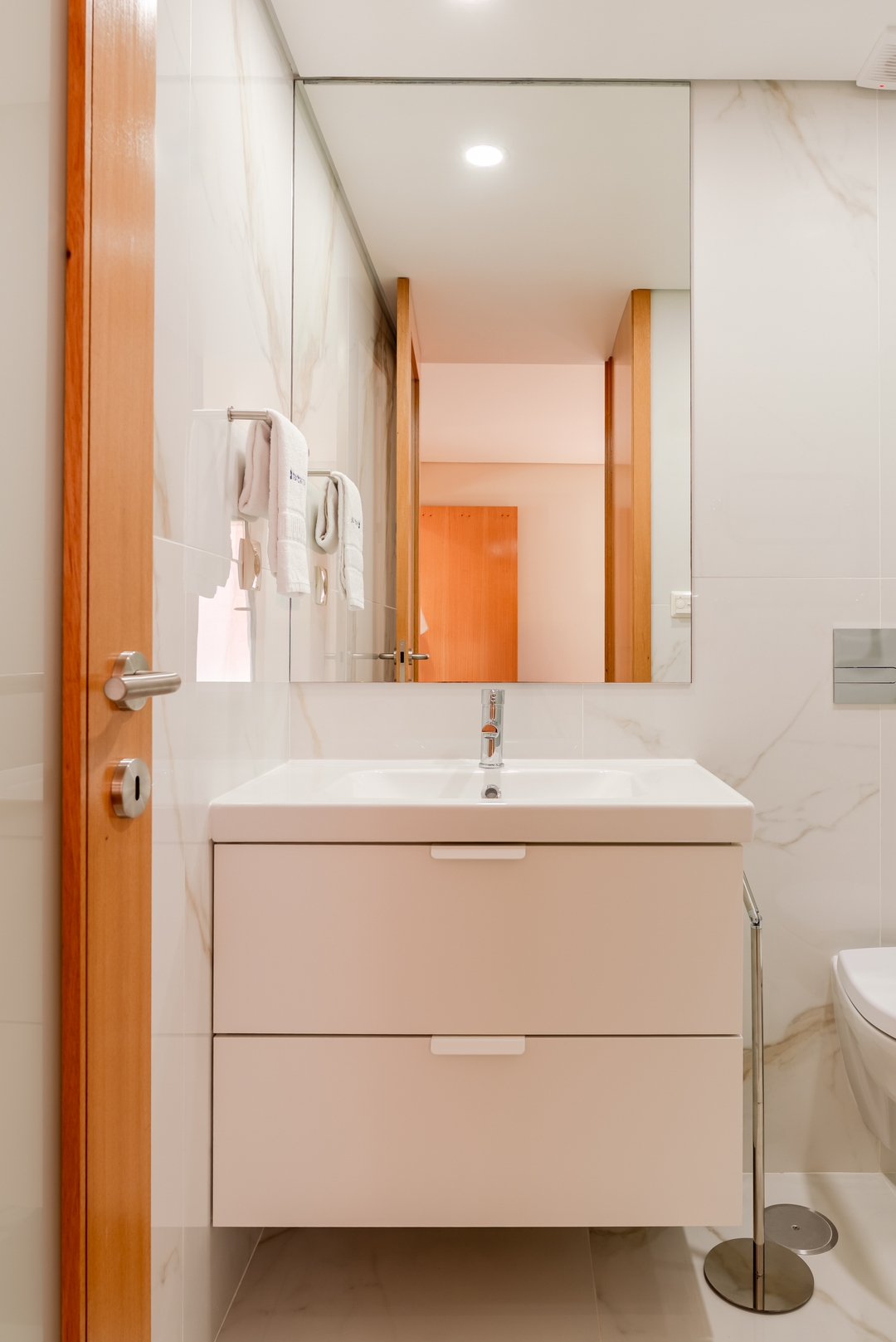 Sunlit Apartments in Foz do Douro by HostWise 68 Host Wise Booking