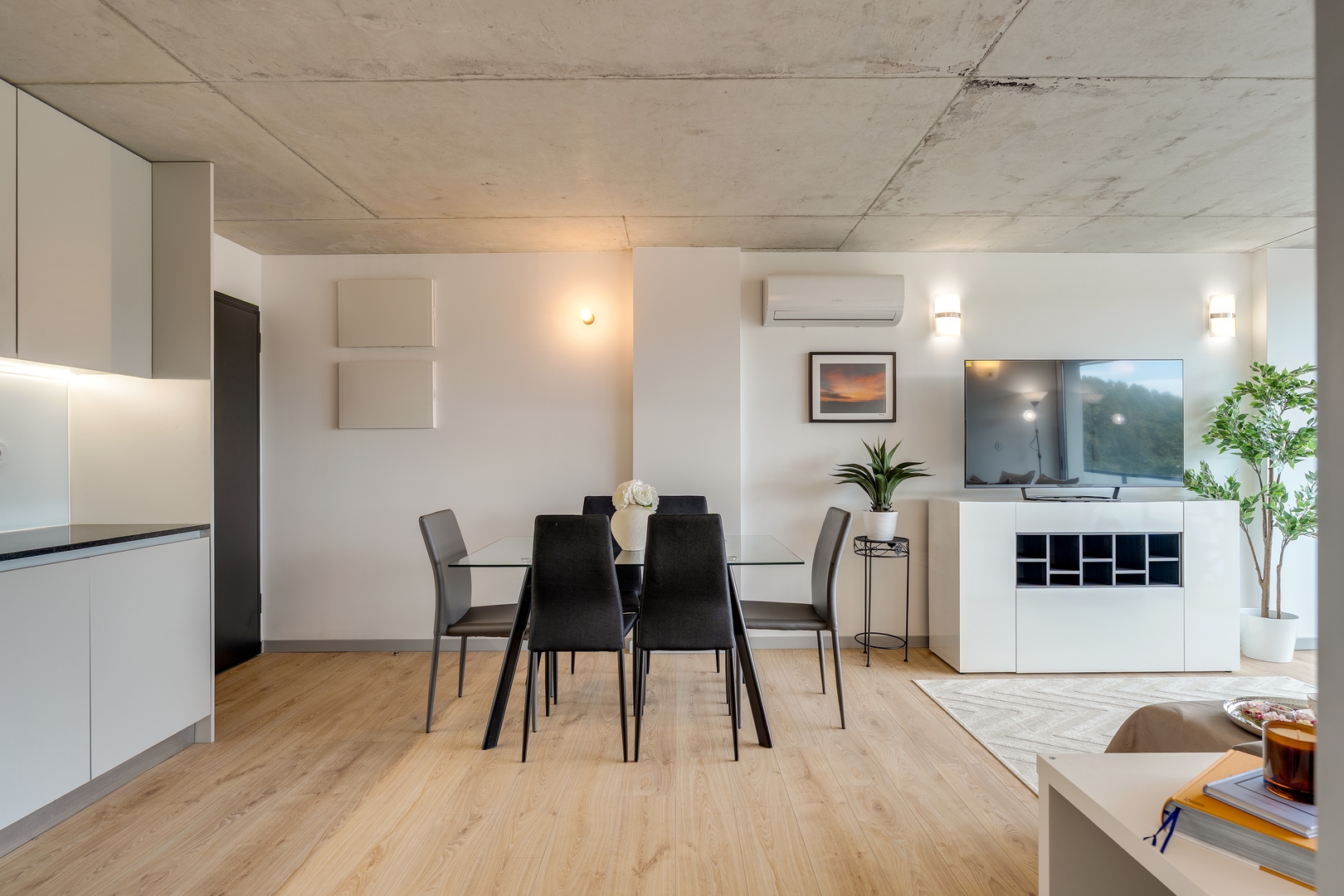 Lovely Flat w/ Balcony, Pool & Garage by HostWise 25 Host Wise Booking