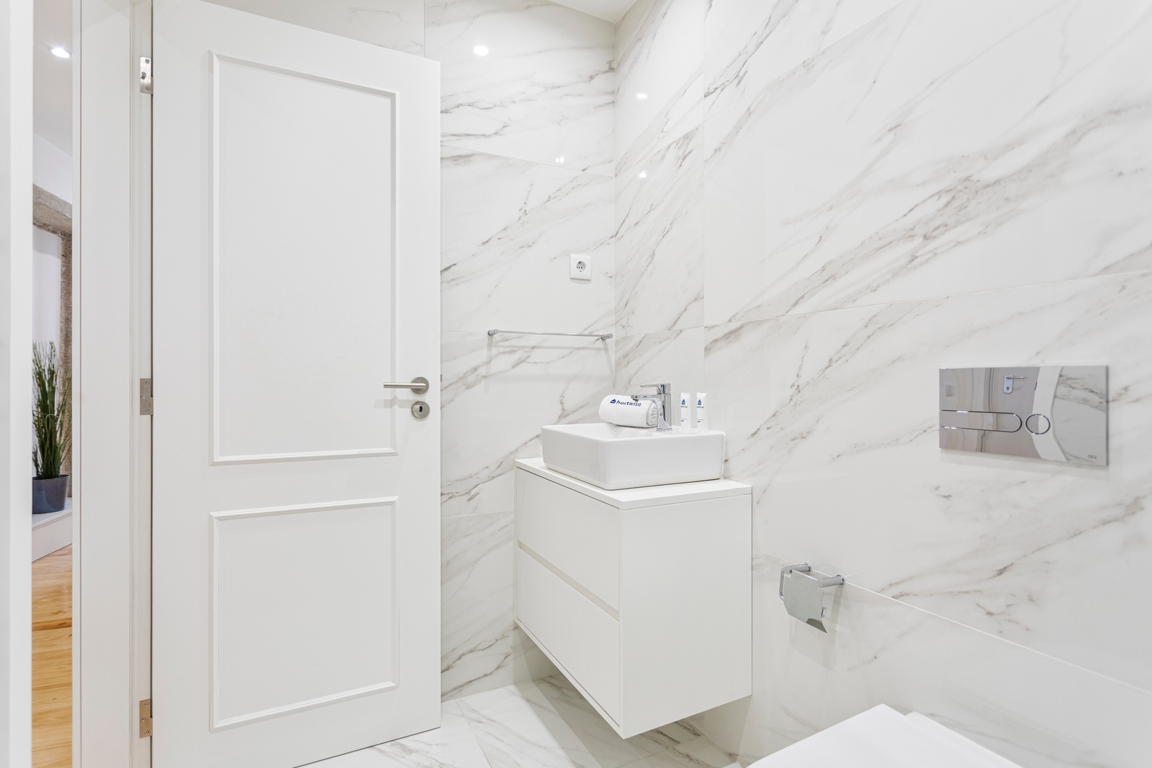 Modern & Trendy Flat by HostWise 19 Host Wise Booking