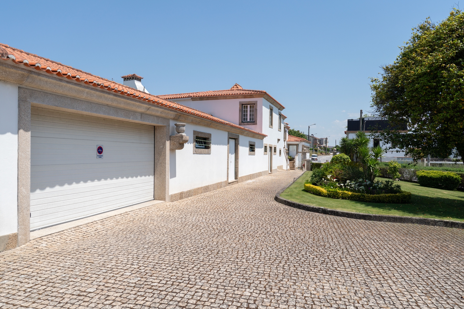 HostWise - Modern Comfort & Shared Pool in Paredes 53 Host Wise Booking