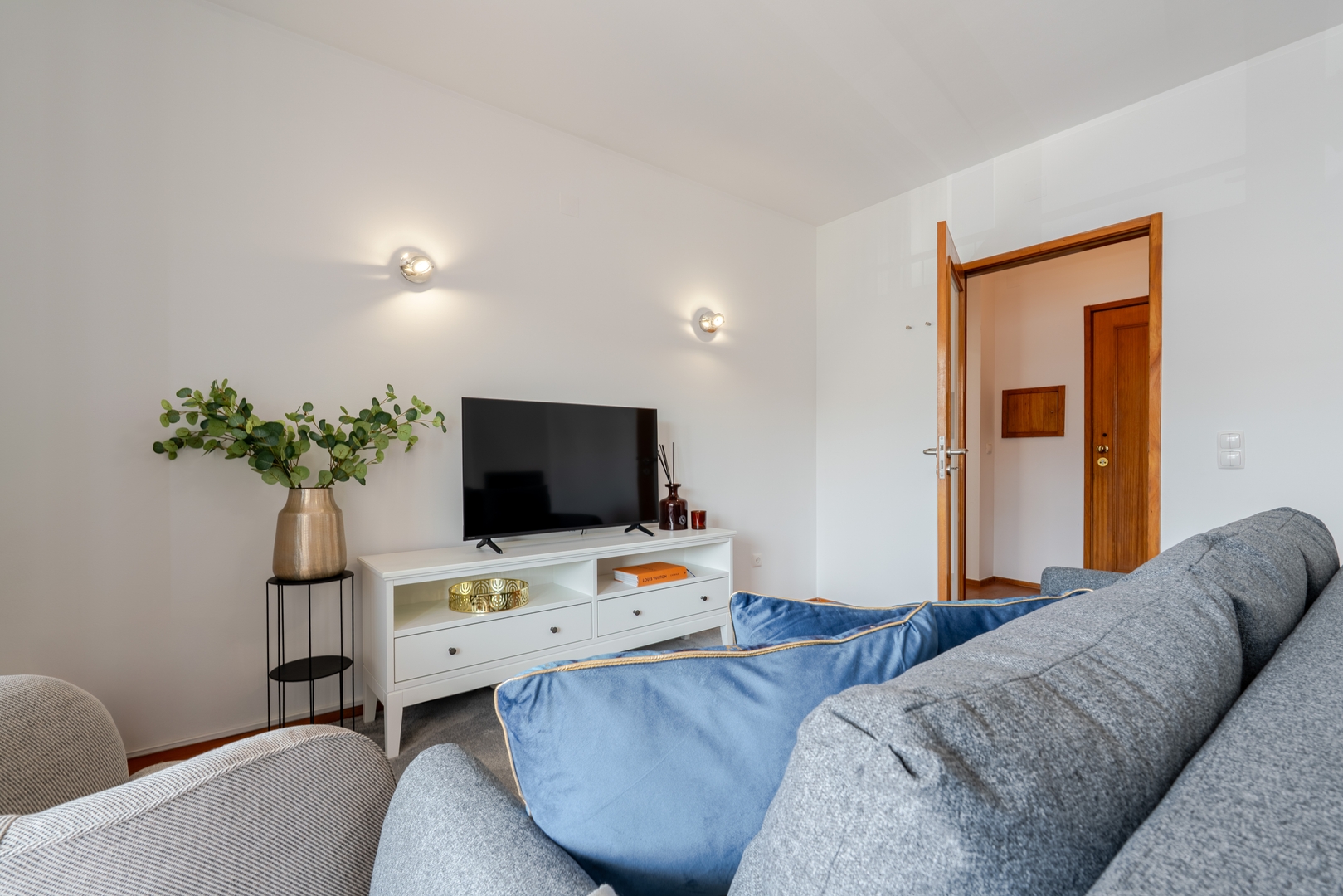 Bright Flat with Balcony & Garage by HostWise 19 Host Wise Booking