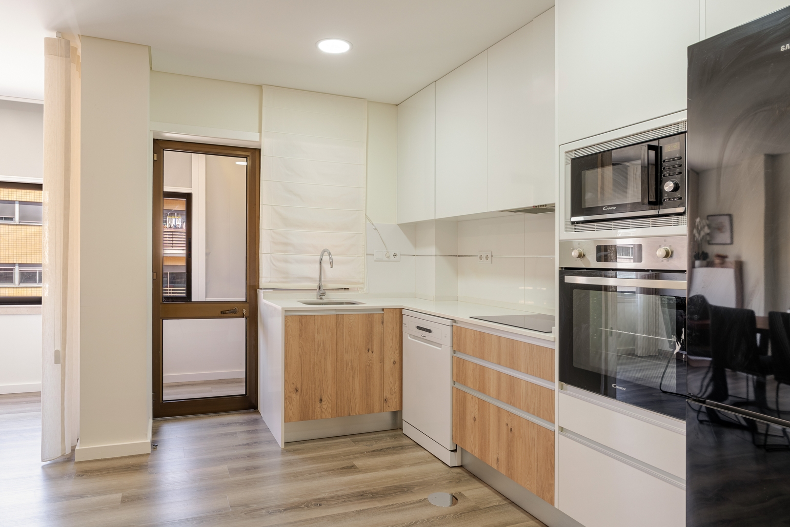 Spacious & Stylish Flat with Garage by HostWise 27 Host Wise Booking