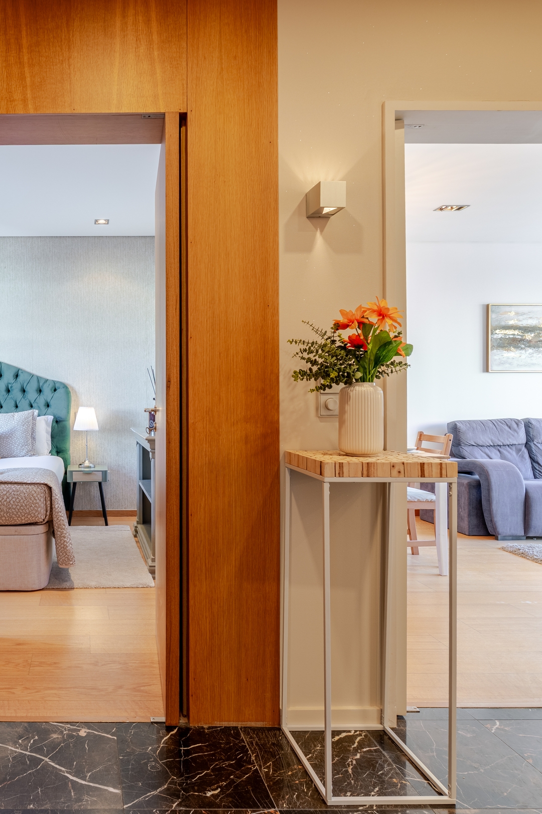 Modern Flat with Workspace in Foz by HostWise 24 Host Wise Booking