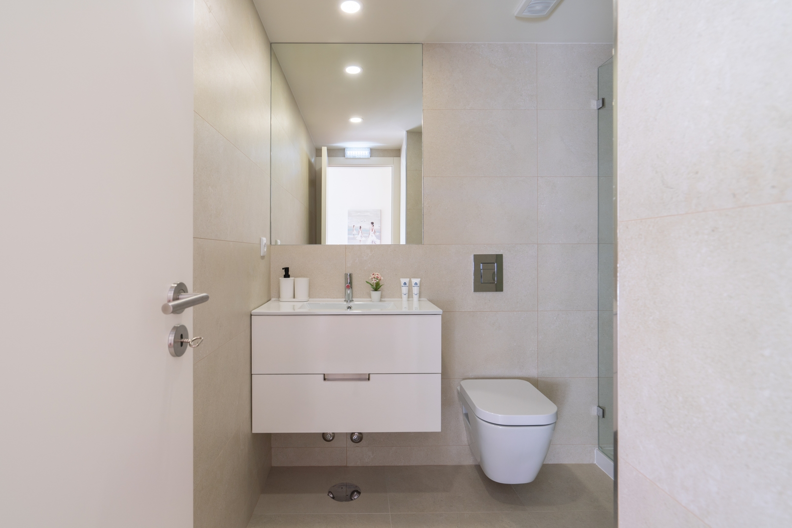 HostWise - Studios with Patio & Kitchenette 30 Host Wise Booking