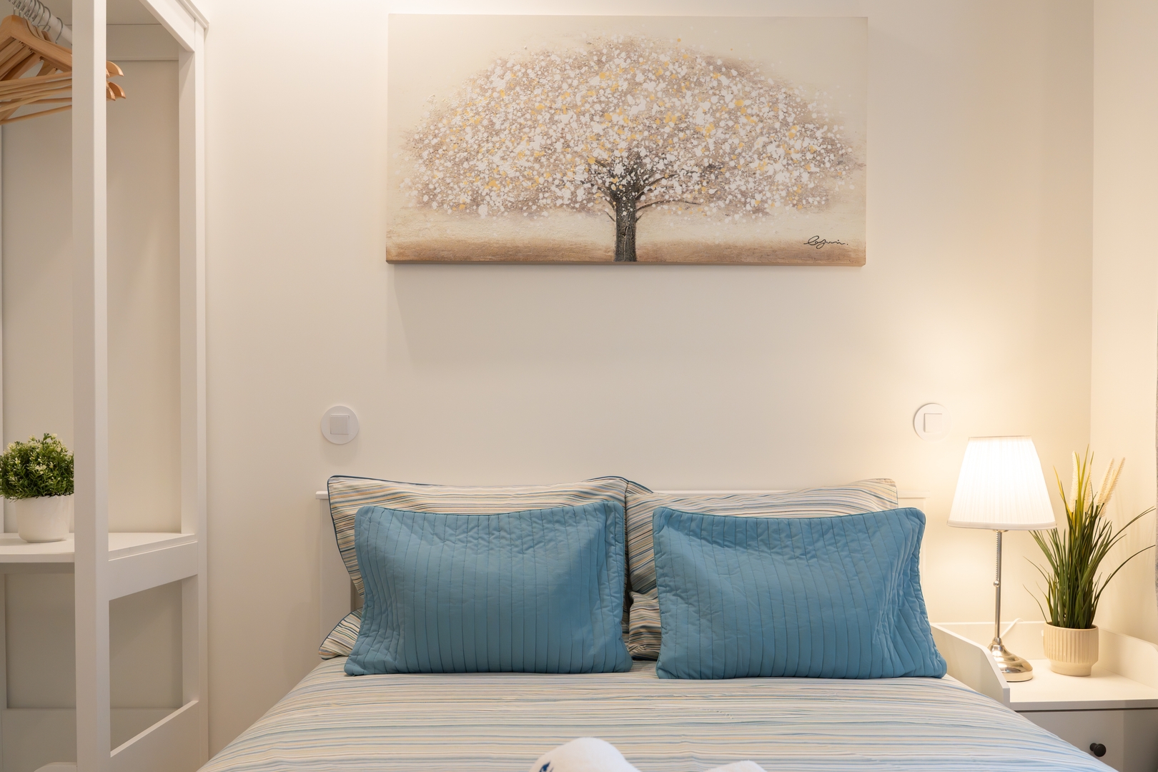 HostWise - Cozy & Bright Flat 7 Host Wise Booking
