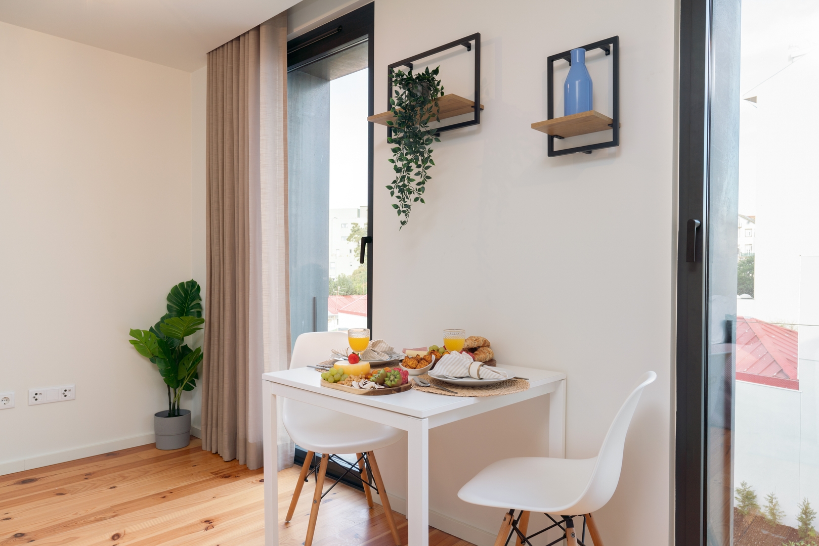 Host Wise - Stylish Studio in Porto Downtown 15 Host Wise Booking