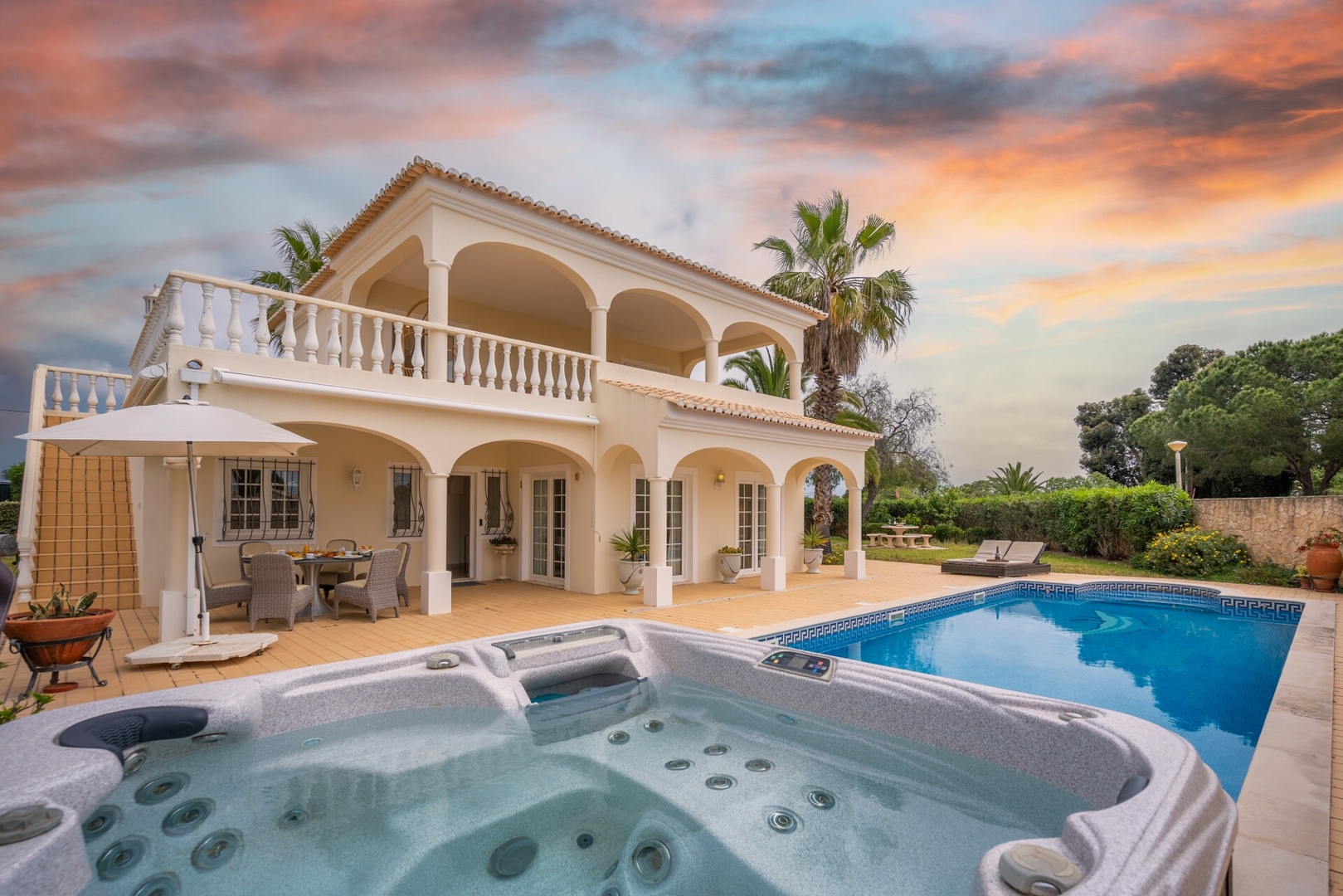 Host Wise - Luxurious Pool & Jacuzzi Hideaway 44 Host Wise Booking