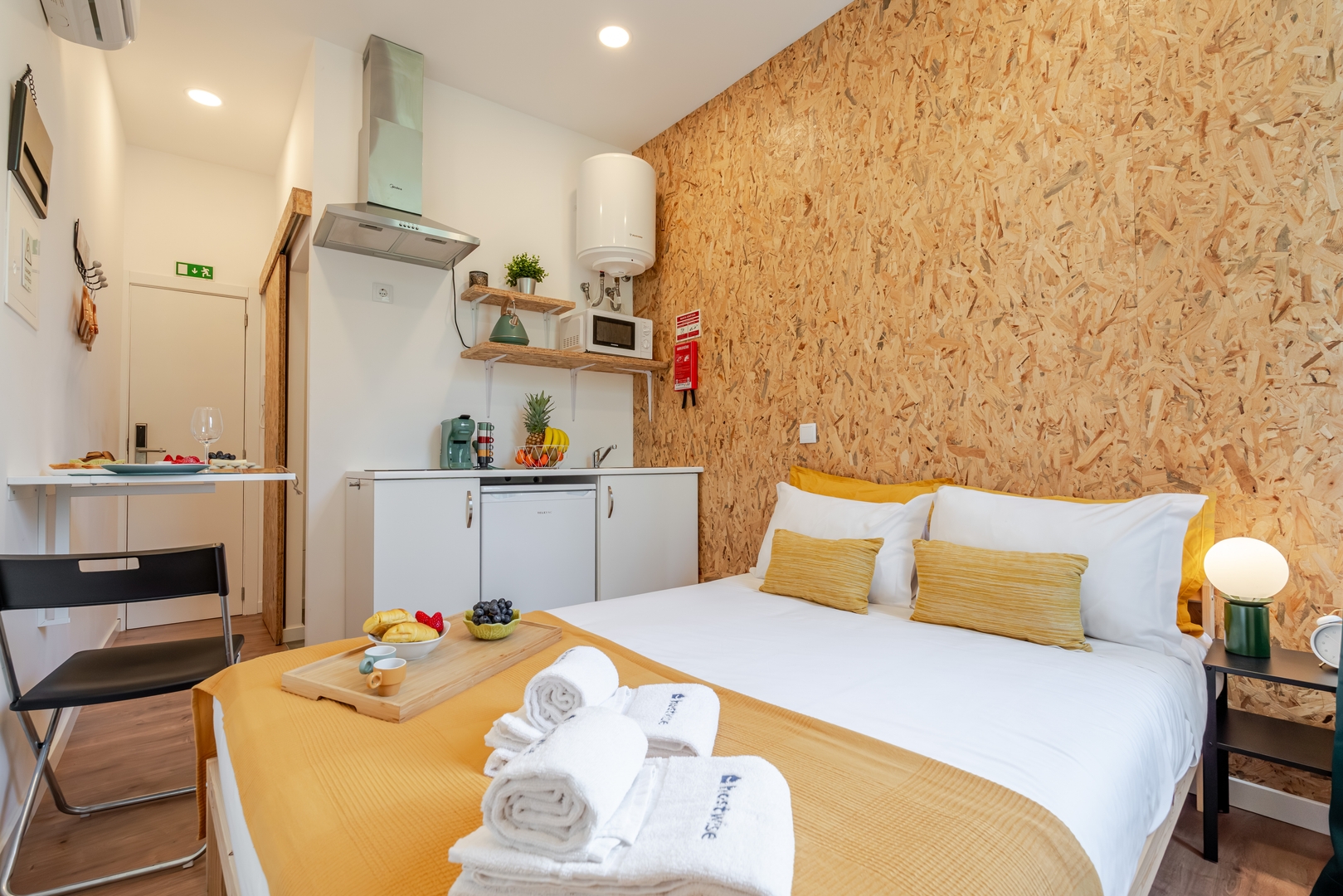 HostWise - Sunny & Stylish Flat Host Wise Booking