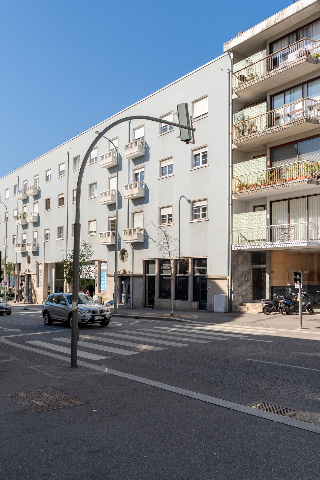 Urban Terrace & Stylish Living Spaces by HostWise 53 Host Wise Booking