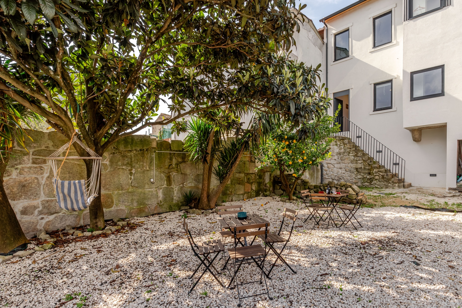 HostWise - Sunny & Stylish Flat 14 Host Wise Booking
