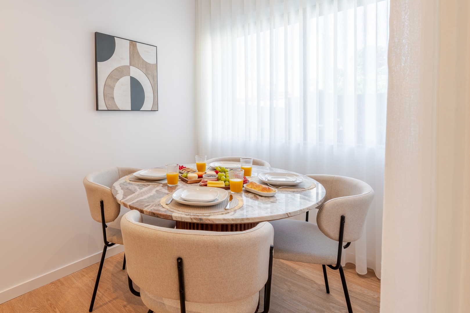 Urban Terrace & Stylish Living Spaces by HostWise 22 Host Wise Booking