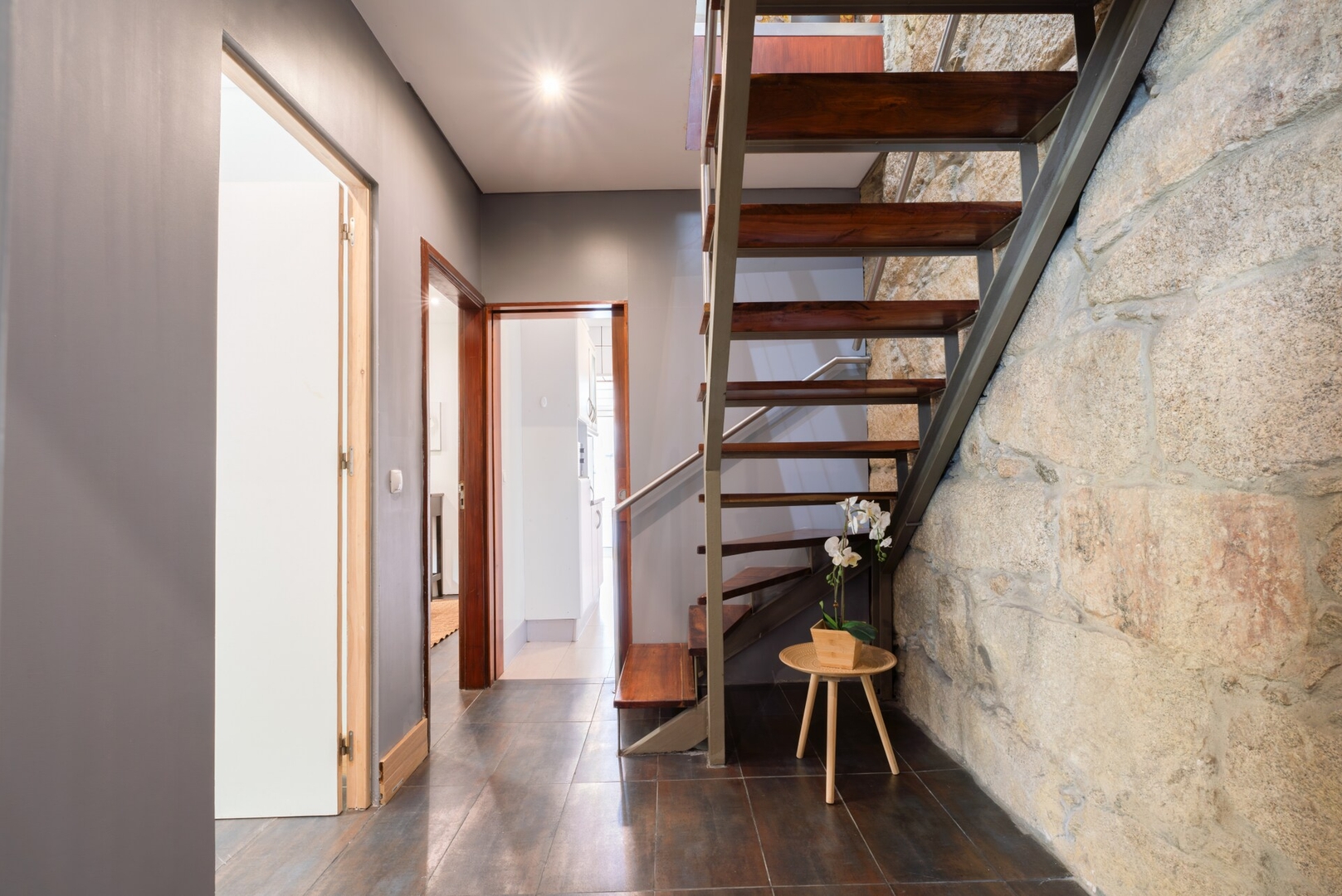 Host Wise - Charming Spacious Duplex House 39 Host Wise Booking