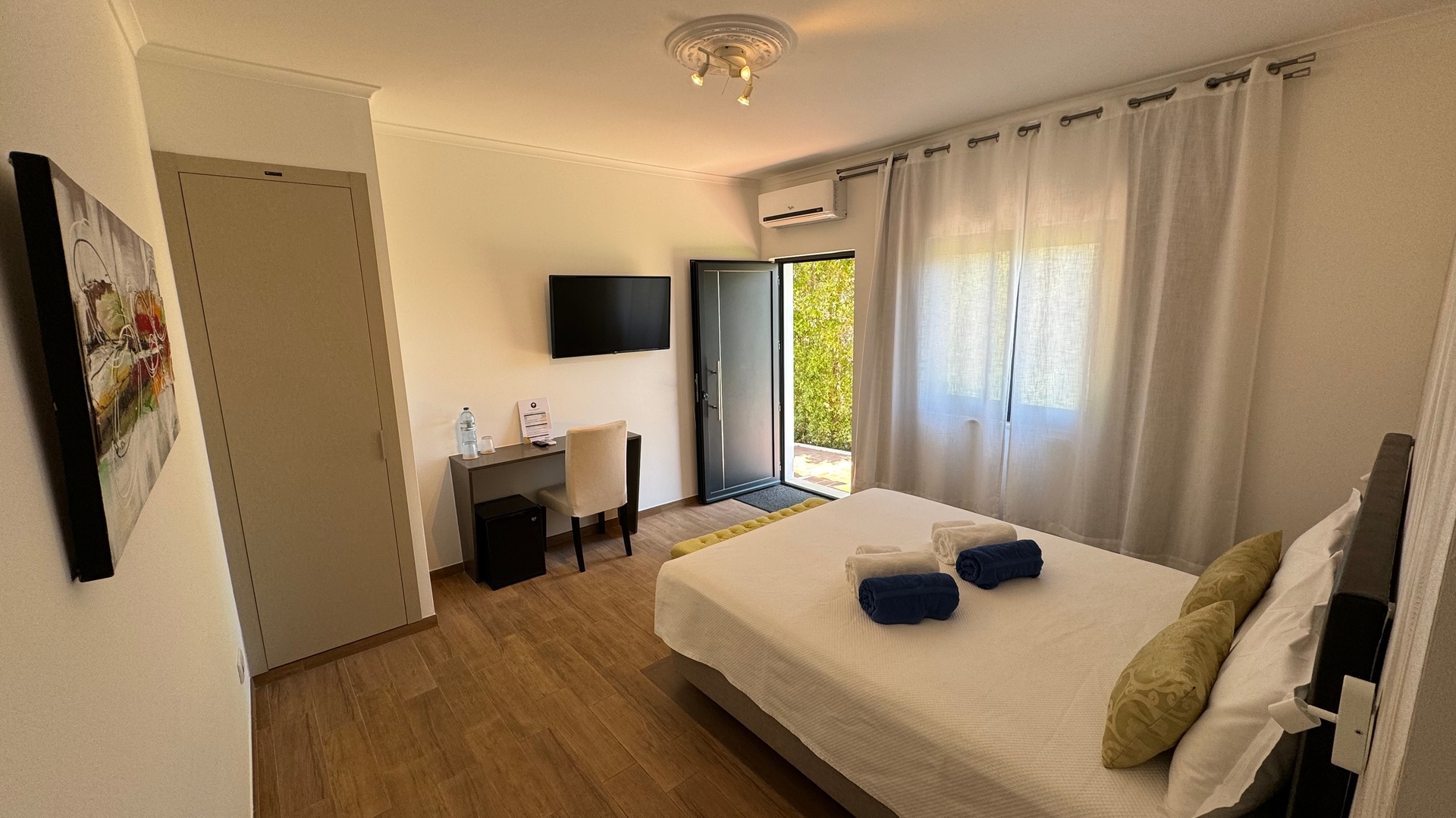 HostWise - Spacious Villa with Pool 21 Host Wise Booking