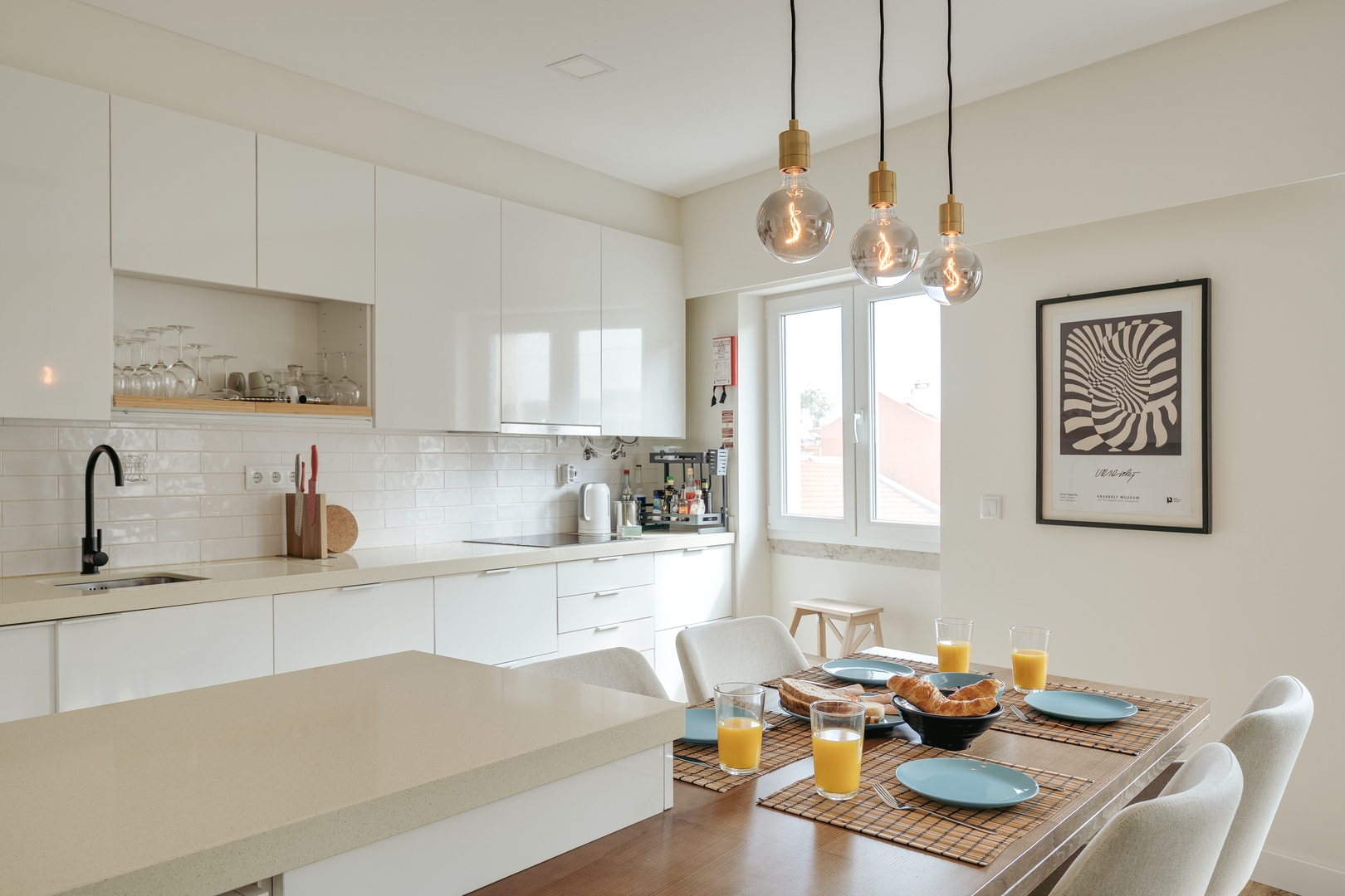 HostWise – Flat w/ Balcony & Workspace 27 Host Wise Booking