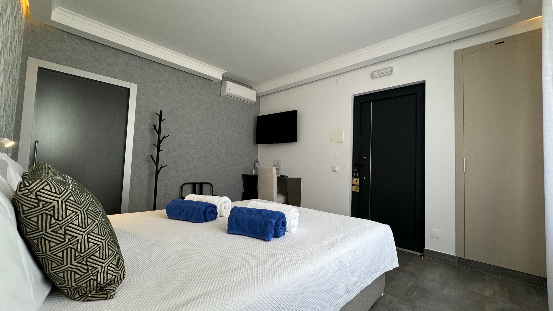 HostWise - Spacious Villa with Pool 17 Host Wise Booking
