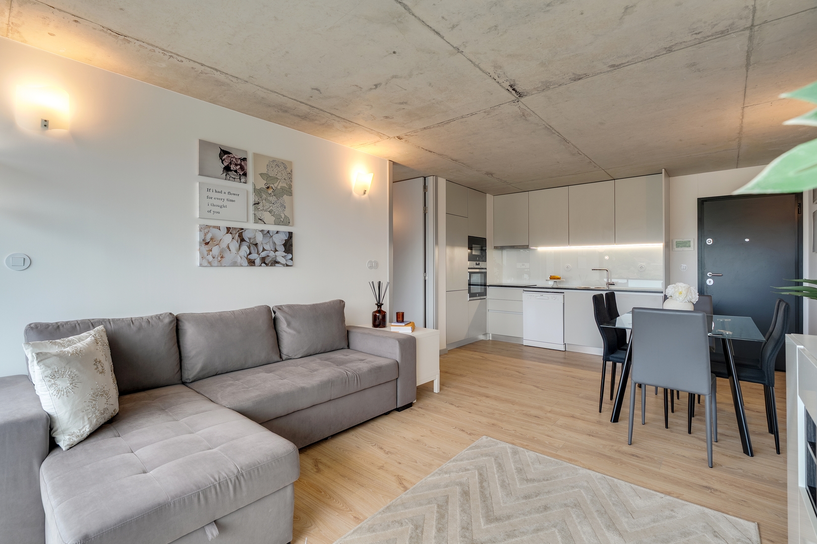 Lovely Flat w/ Balcony, Pool & Garage by HostWise 20 Host Wise Booking